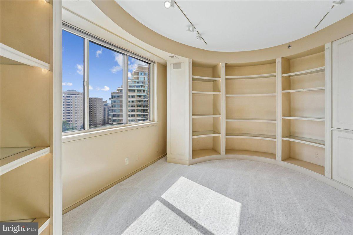 SOMERSET HOUSE - Residential