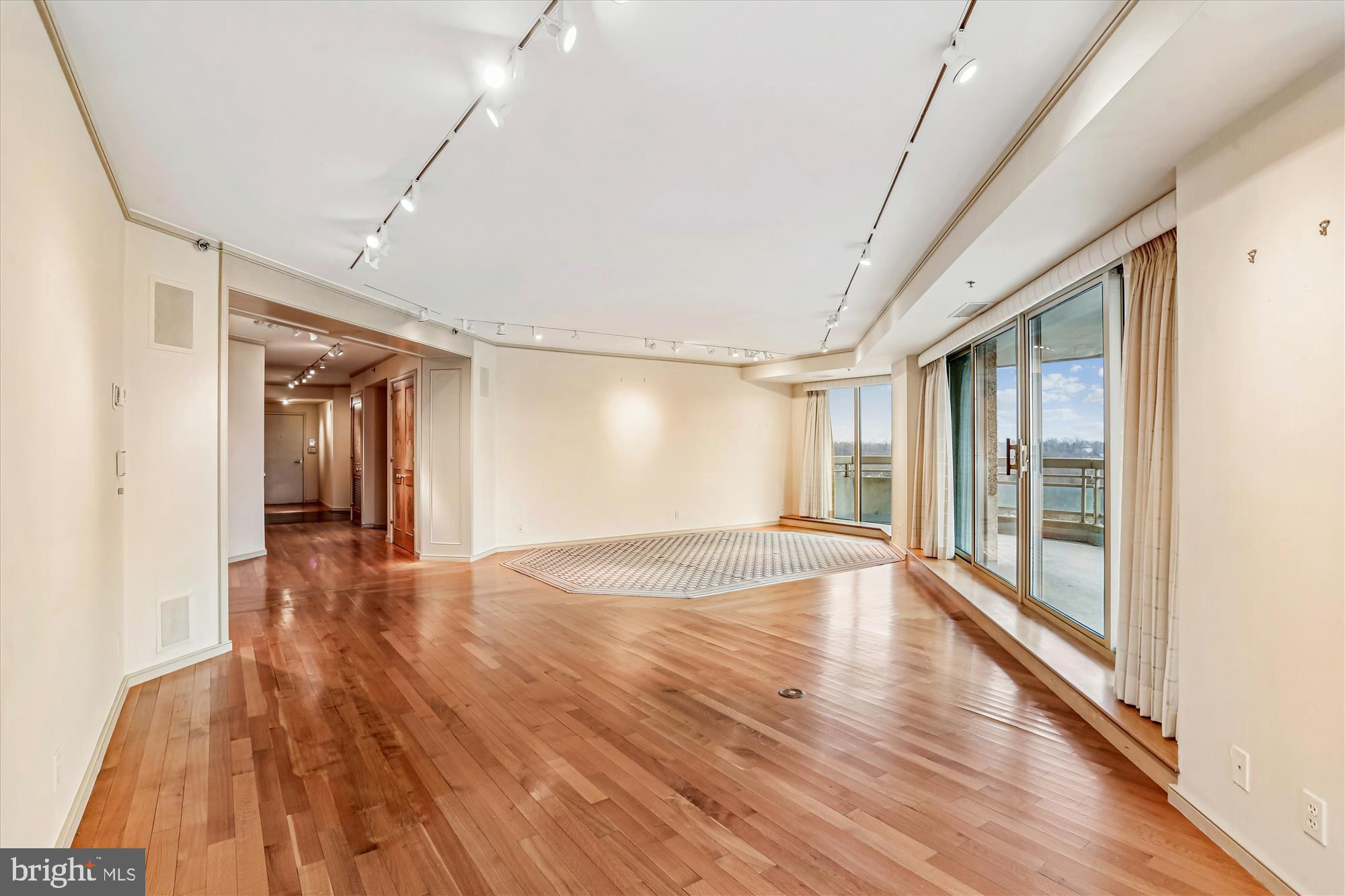 SOMERSET HOUSE - Residential