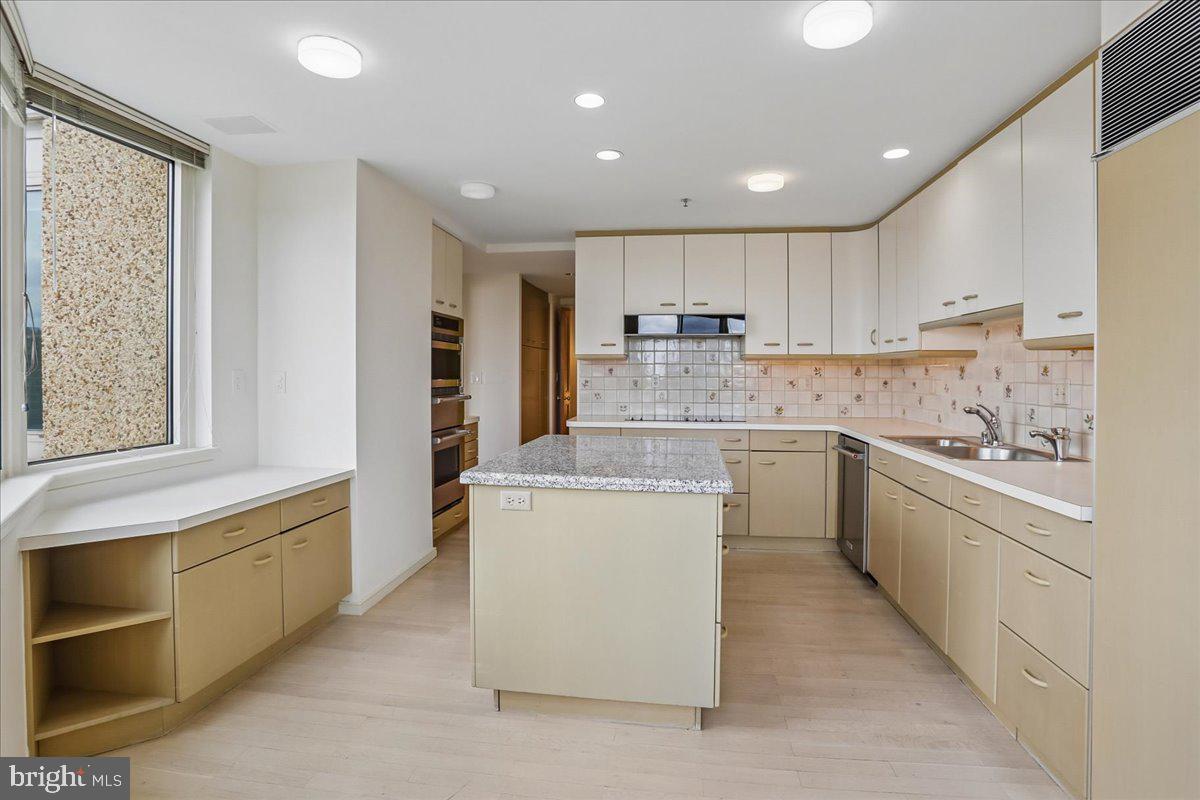 SOMERSET HOUSE - Residential