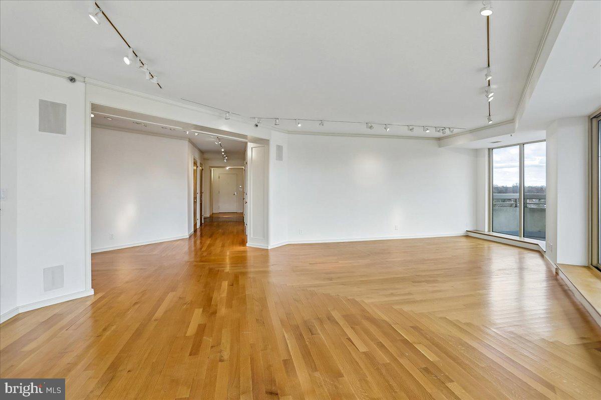 SOMERSET HOUSE - Residential