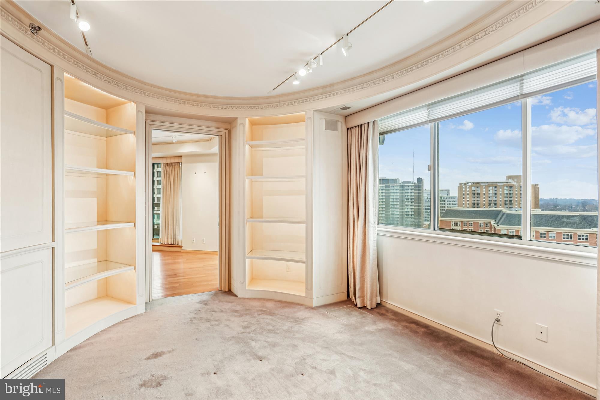 SOMERSET HOUSE - Residential