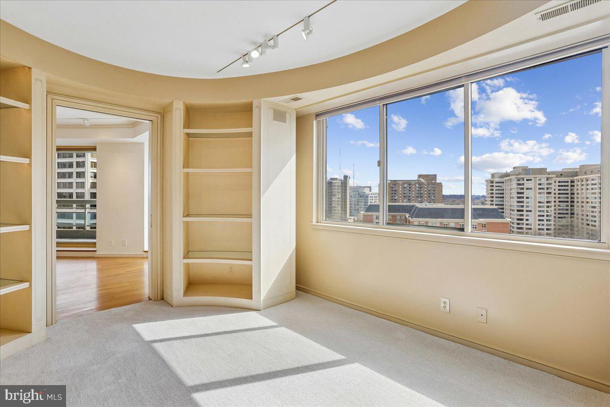 SOMERSET HOUSE - Residential