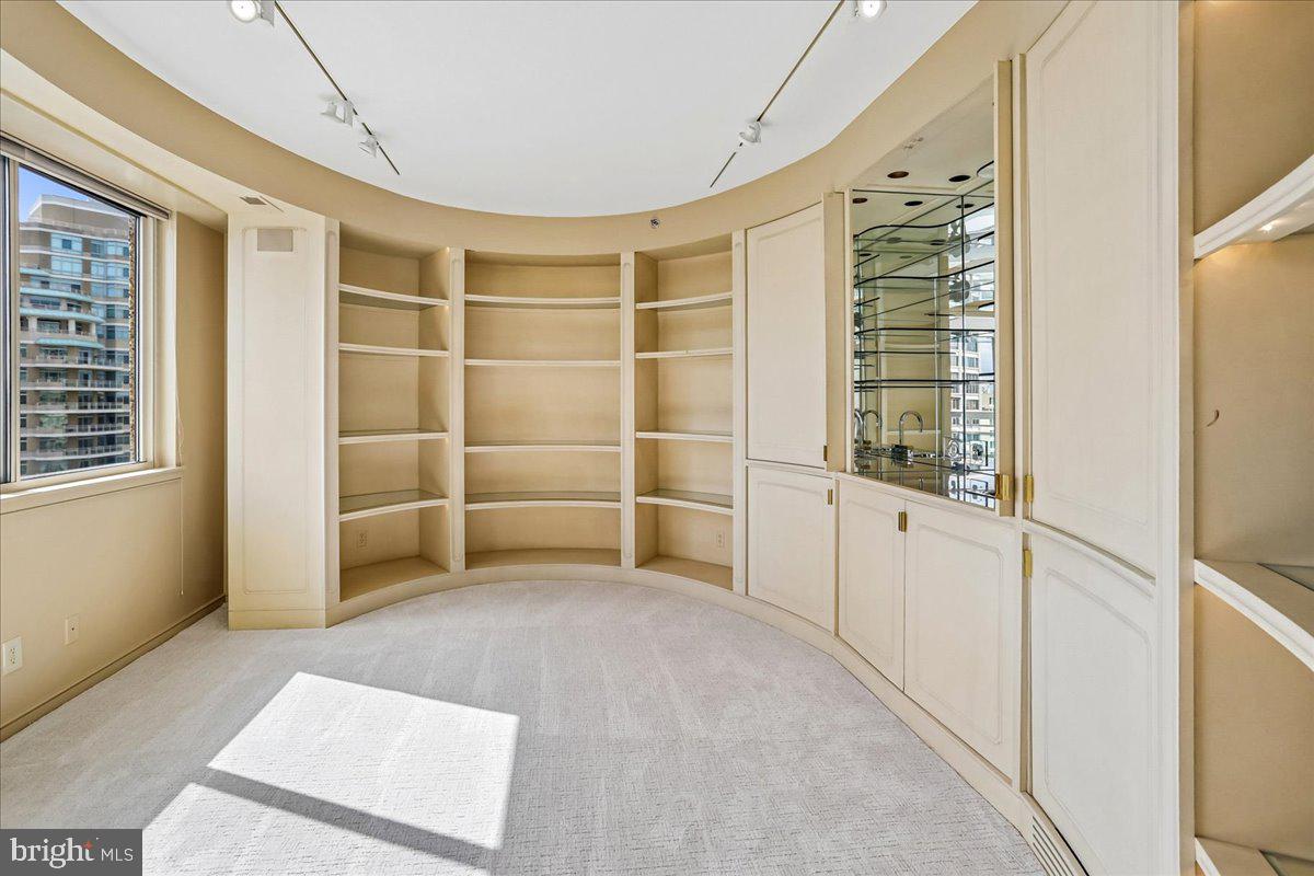 SOMERSET HOUSE - Residential