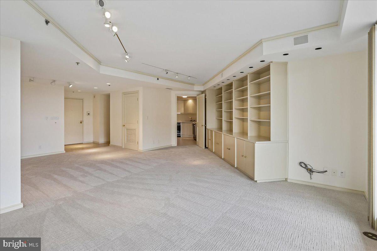 SOMERSET HOUSE - Residential