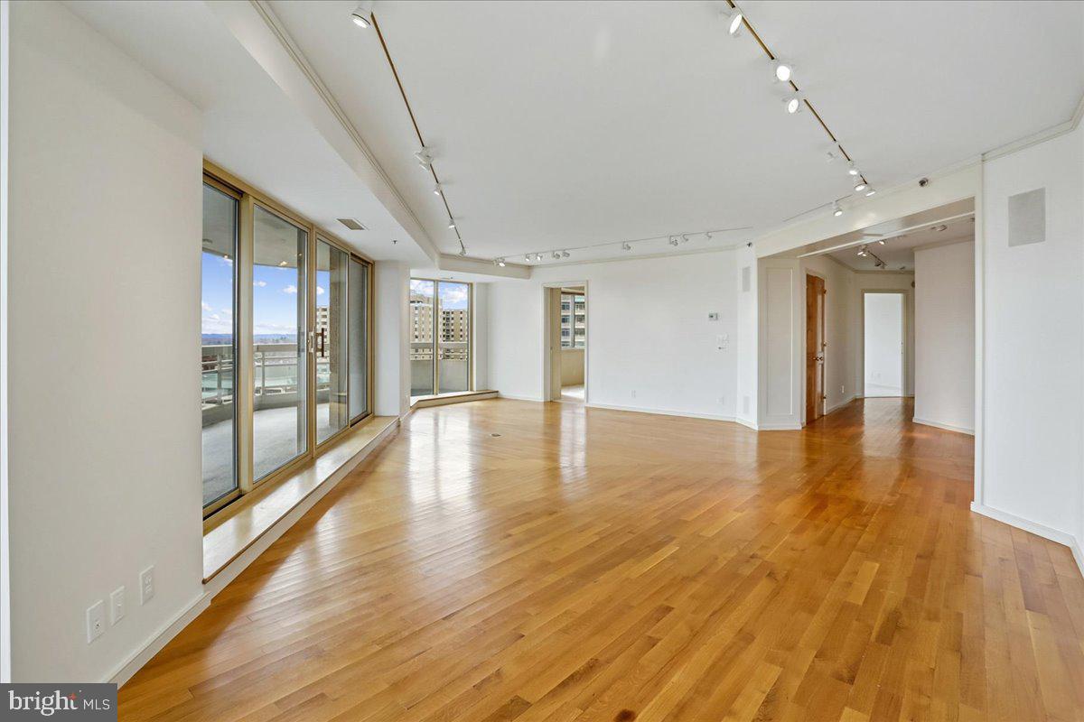 SOMERSET HOUSE - Residential