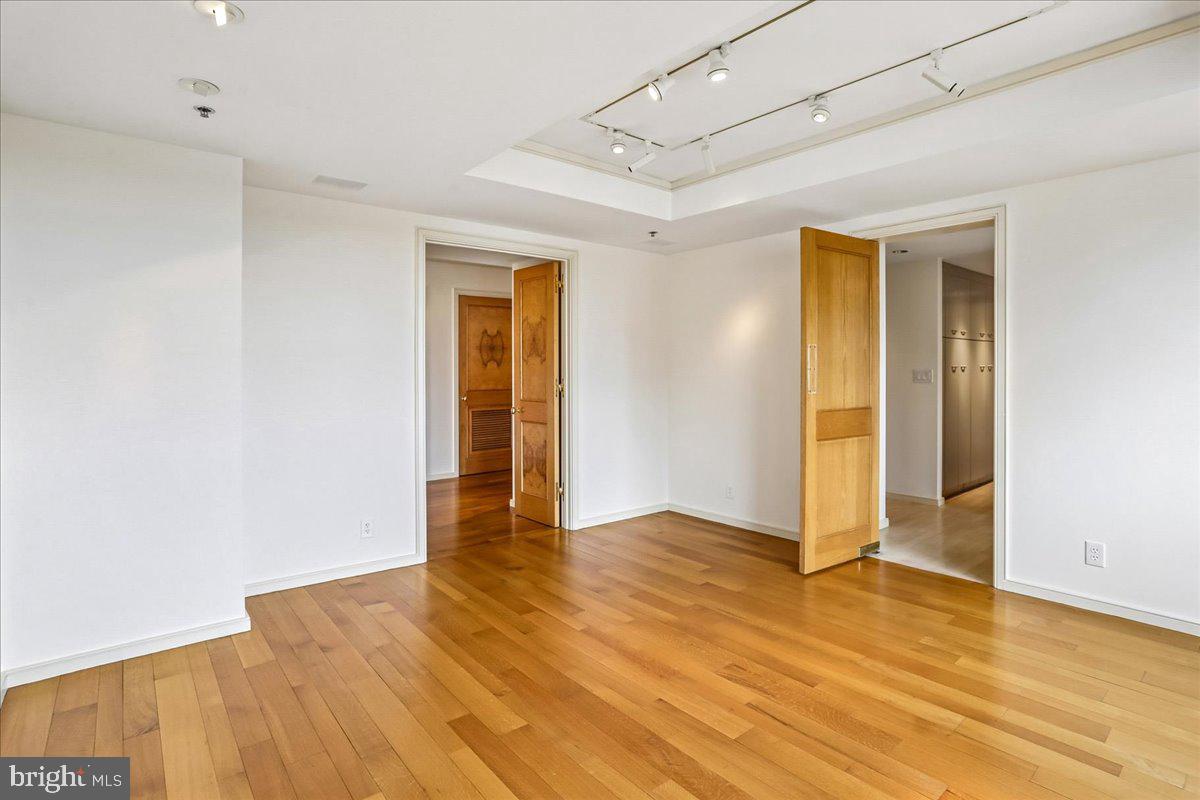 SOMERSET HOUSE - Residential