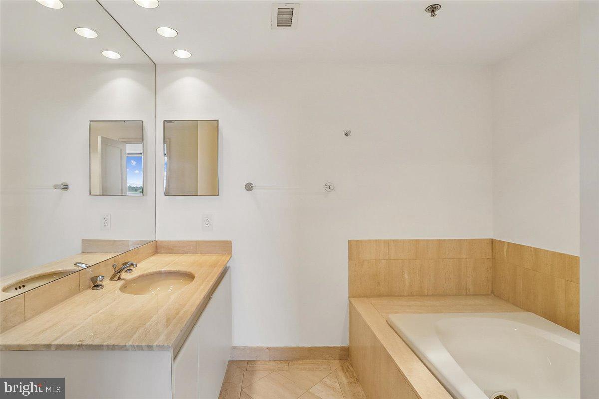 SOMERSET HOUSE - Residential