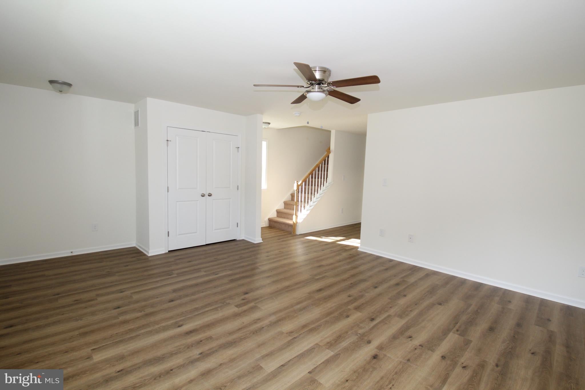 3 BUTTONWOOD AVENUE