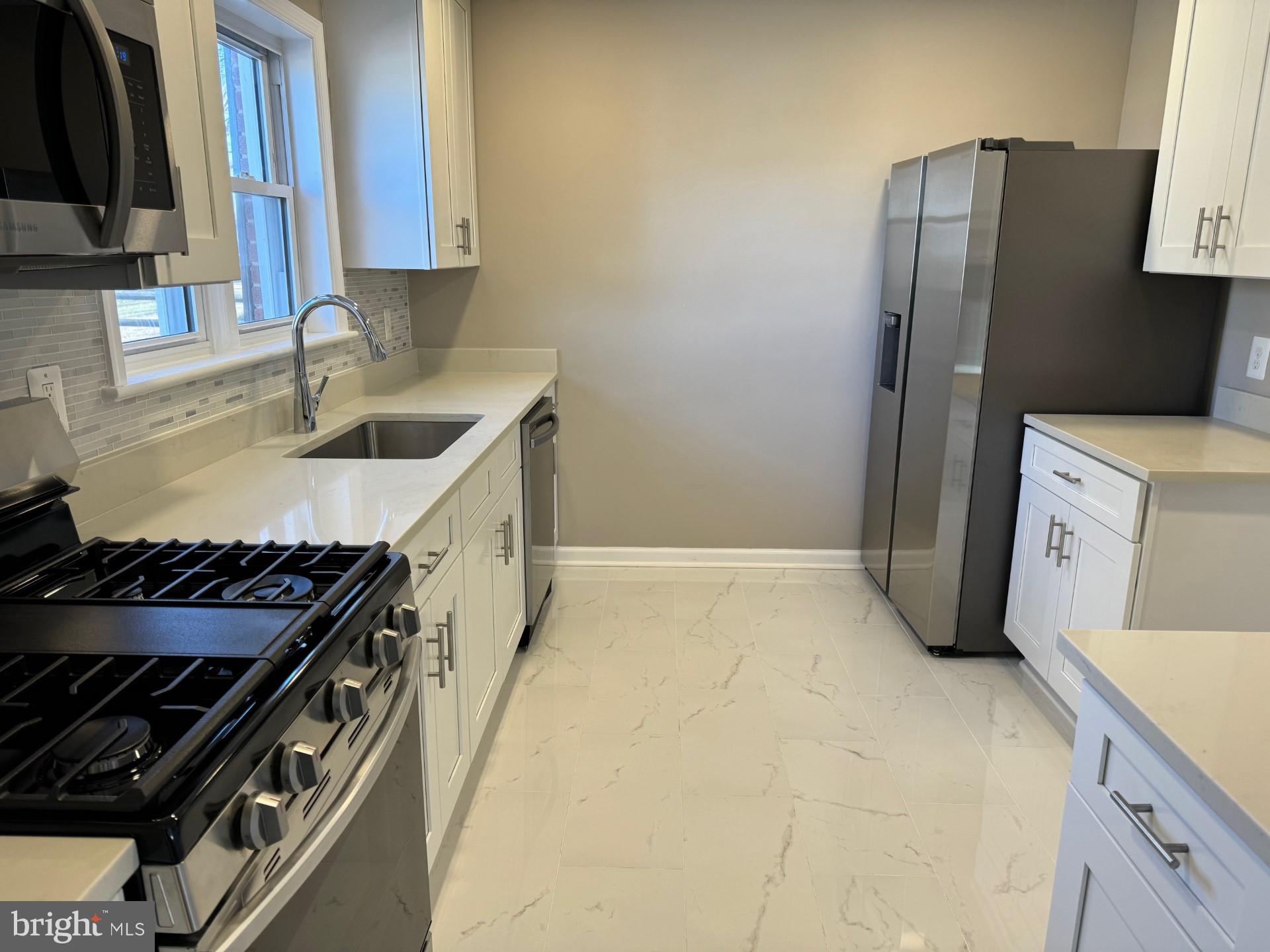 MURRAY HILL - Residential