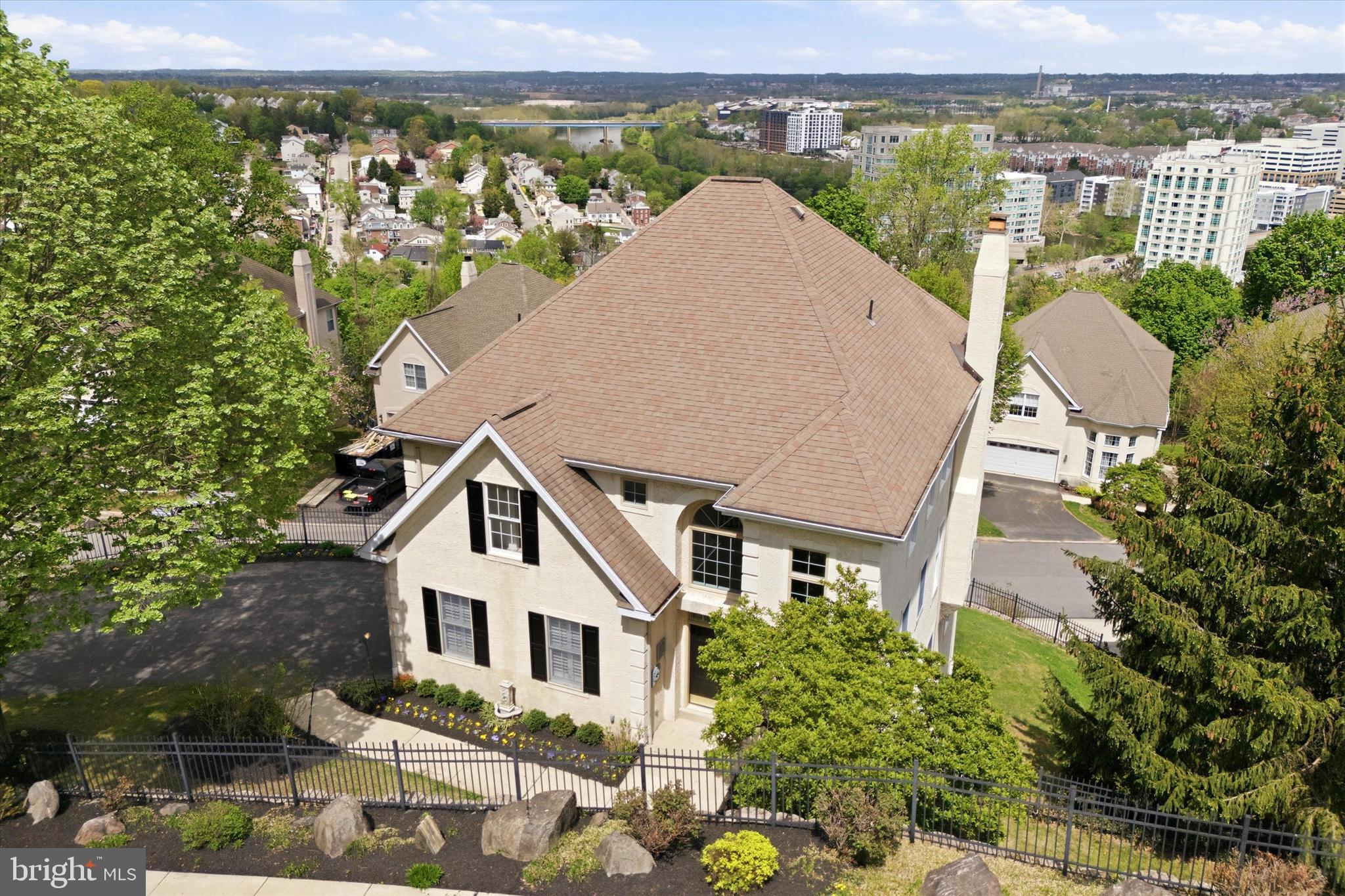 MERION HILL - Residential