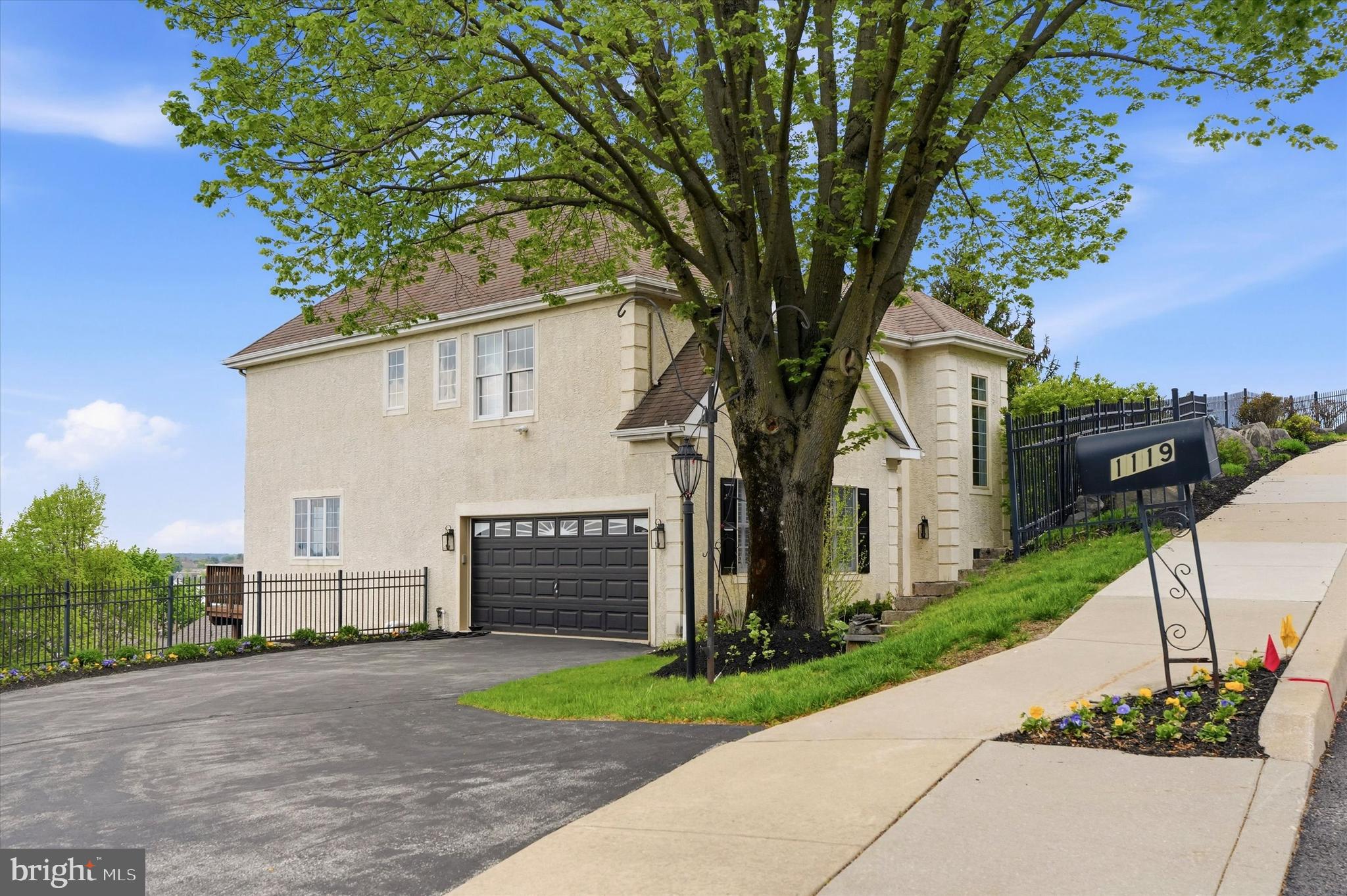 MERION HILL - Residential