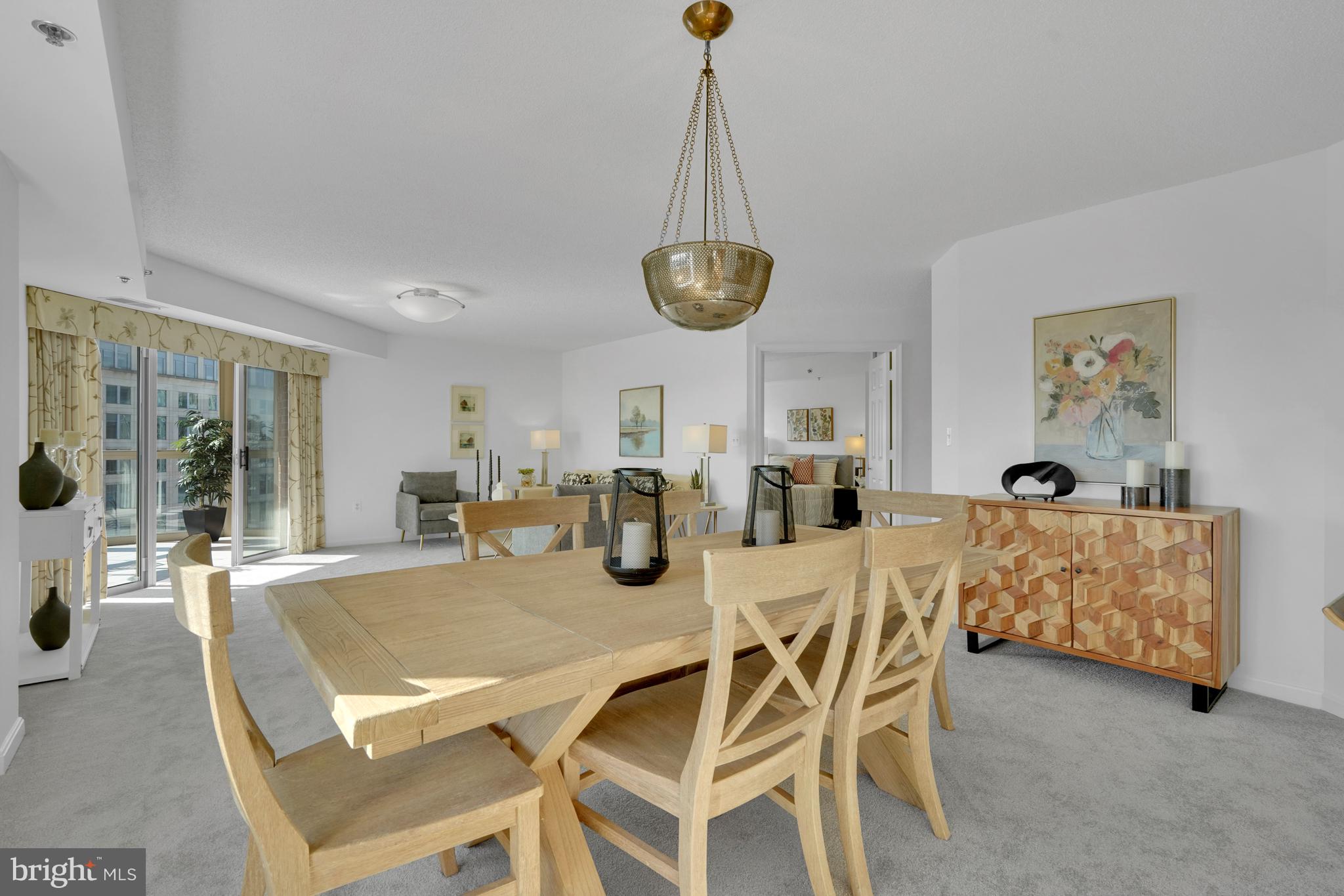 CARLYLE TOWERS CONDOMINIUM - Residential