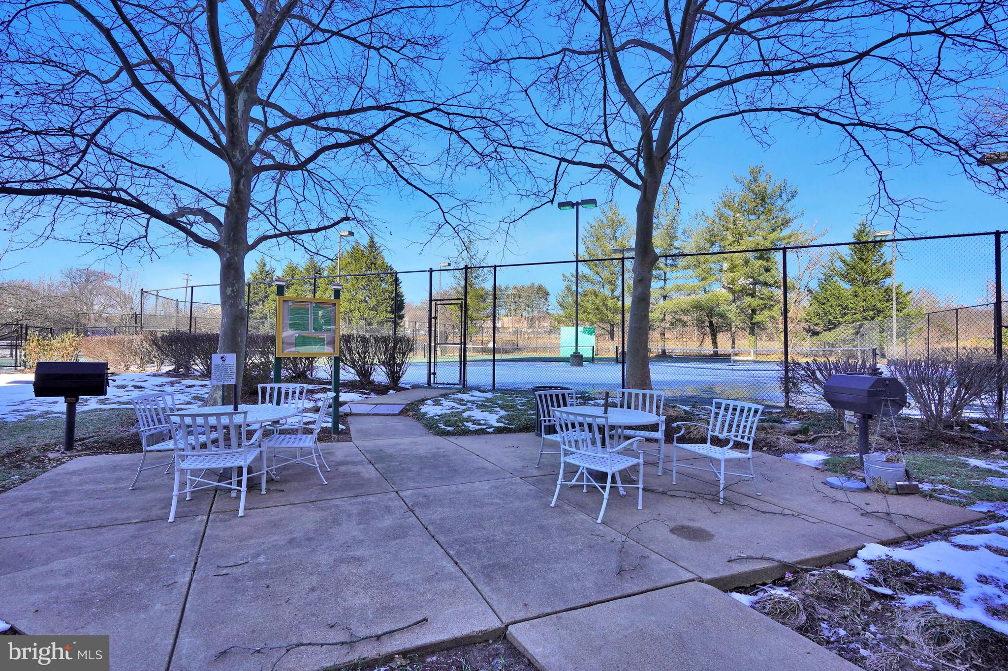 CARLYLE TOWERS CONDOMINIUM - Residential