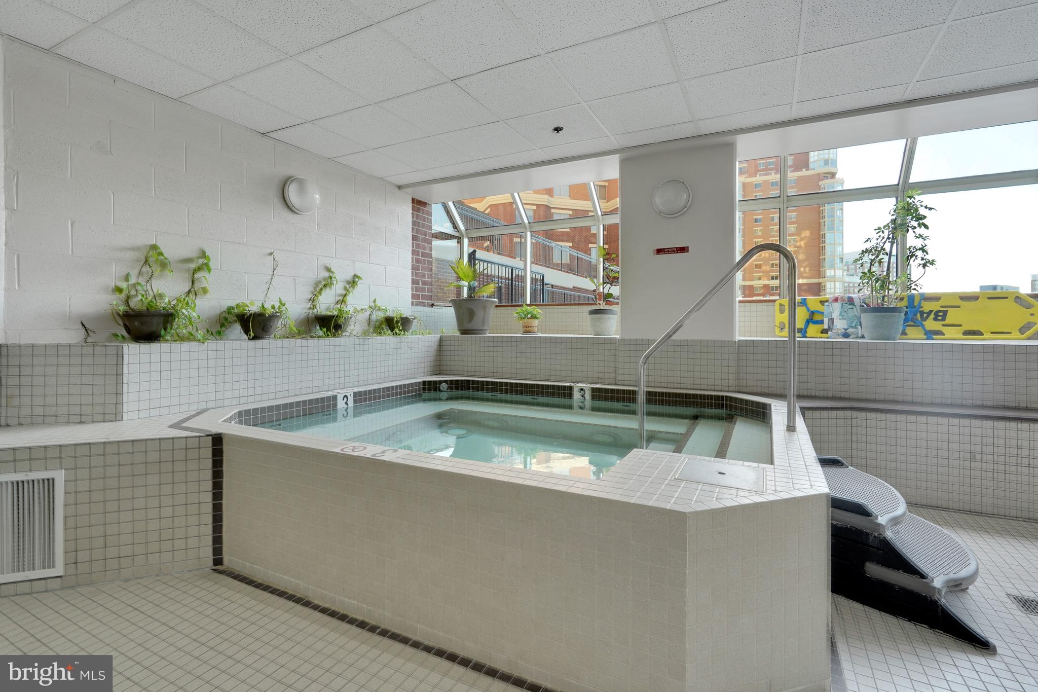 CARLYLE TOWERS CONDOMINIUM - Residential