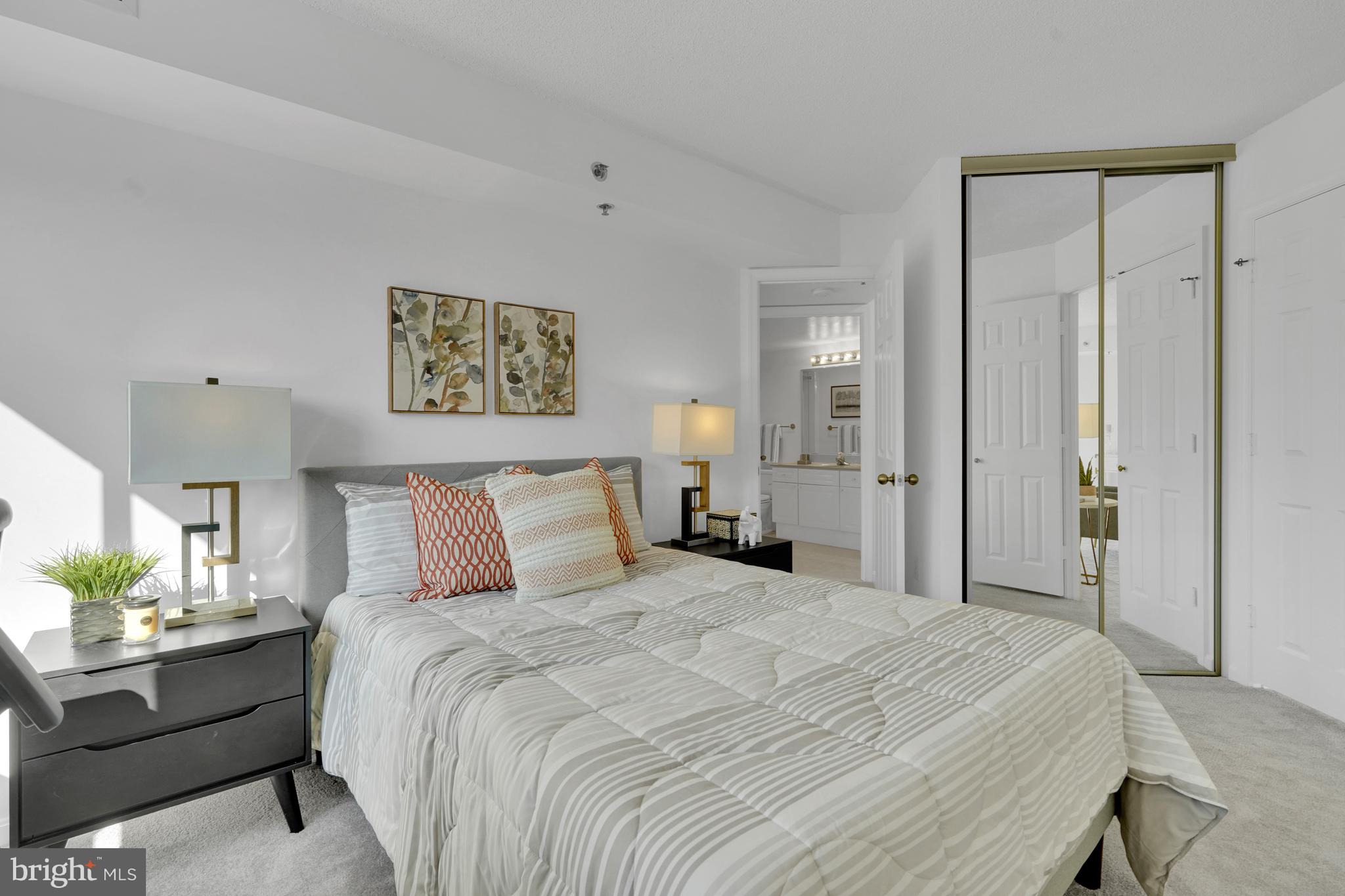 CARLYLE TOWERS CONDOMINIUM - Residential