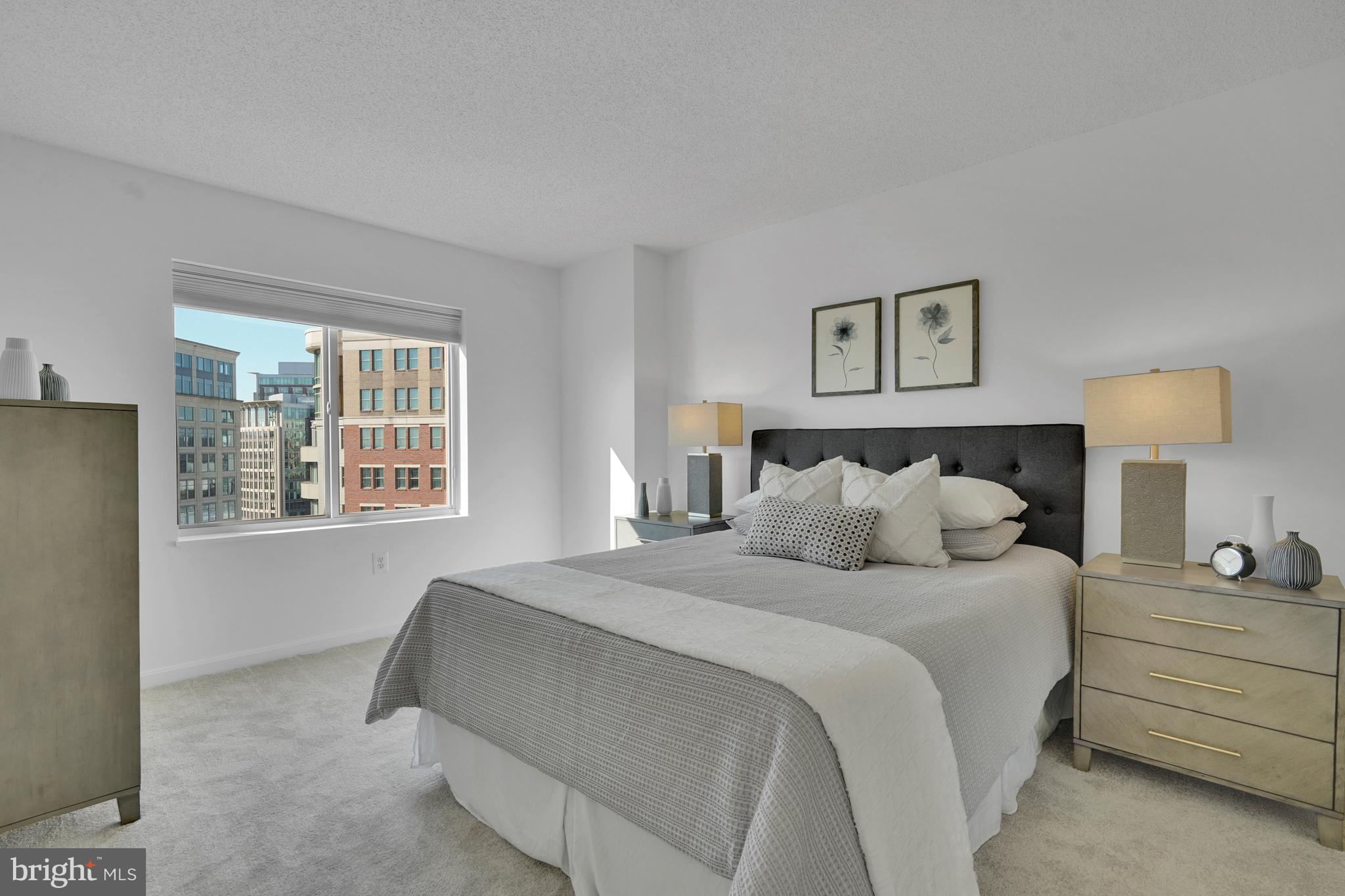 CARLYLE TOWERS CONDOMINIUM - Residential