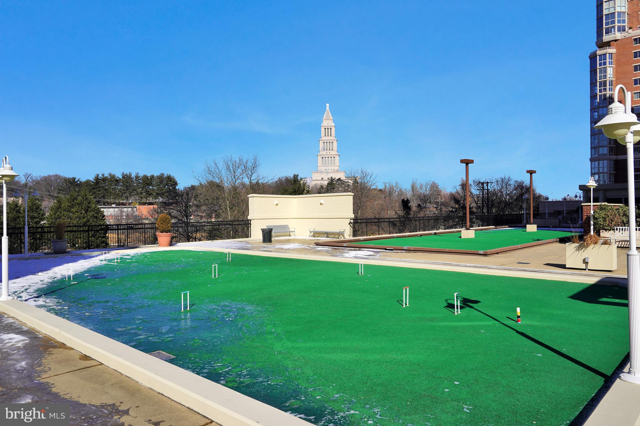 CARLYLE TOWERS CONDOMINIUM - Residential