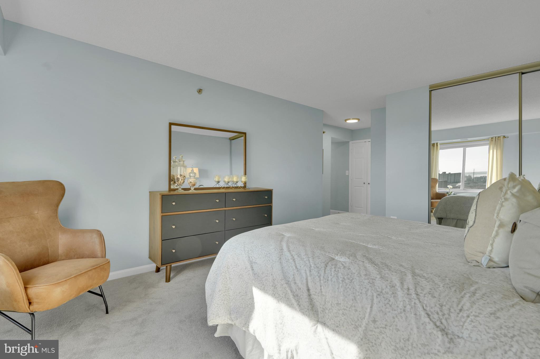 CARLYLE TOWERS CONDOMINIUM - Residential