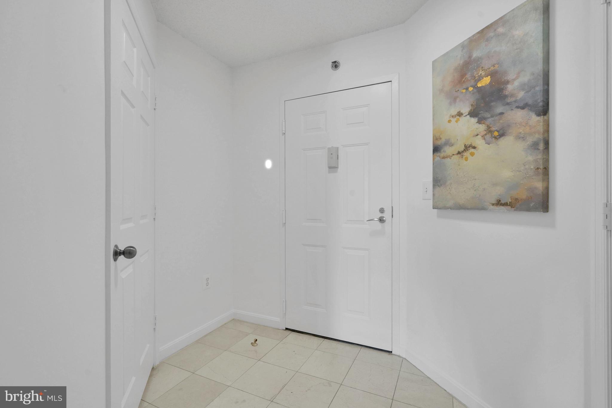 CARLYLE TOWERS CONDOMINIUM - Residential