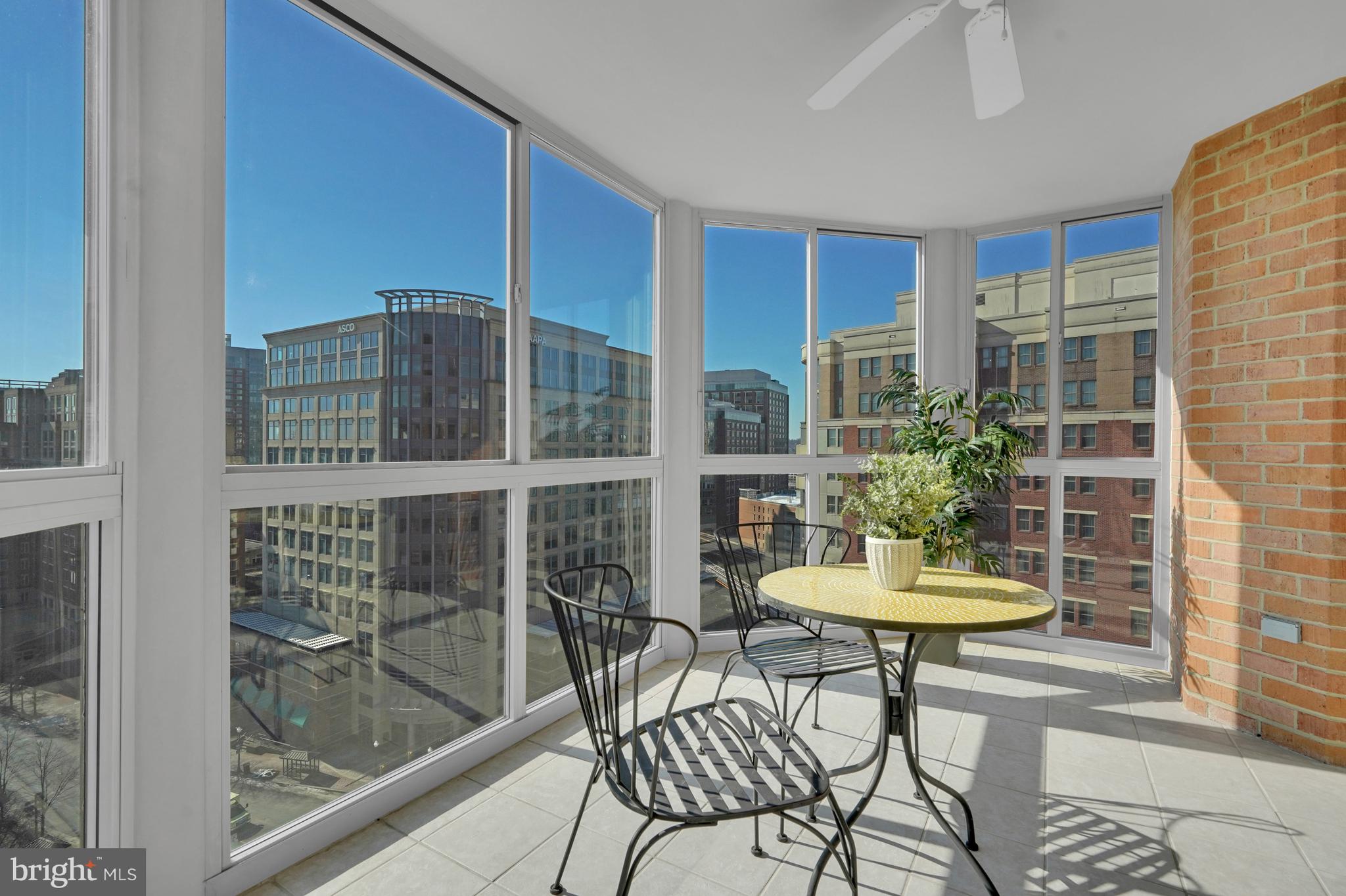 CARLYLE TOWERS CONDOMINIUM - Residential