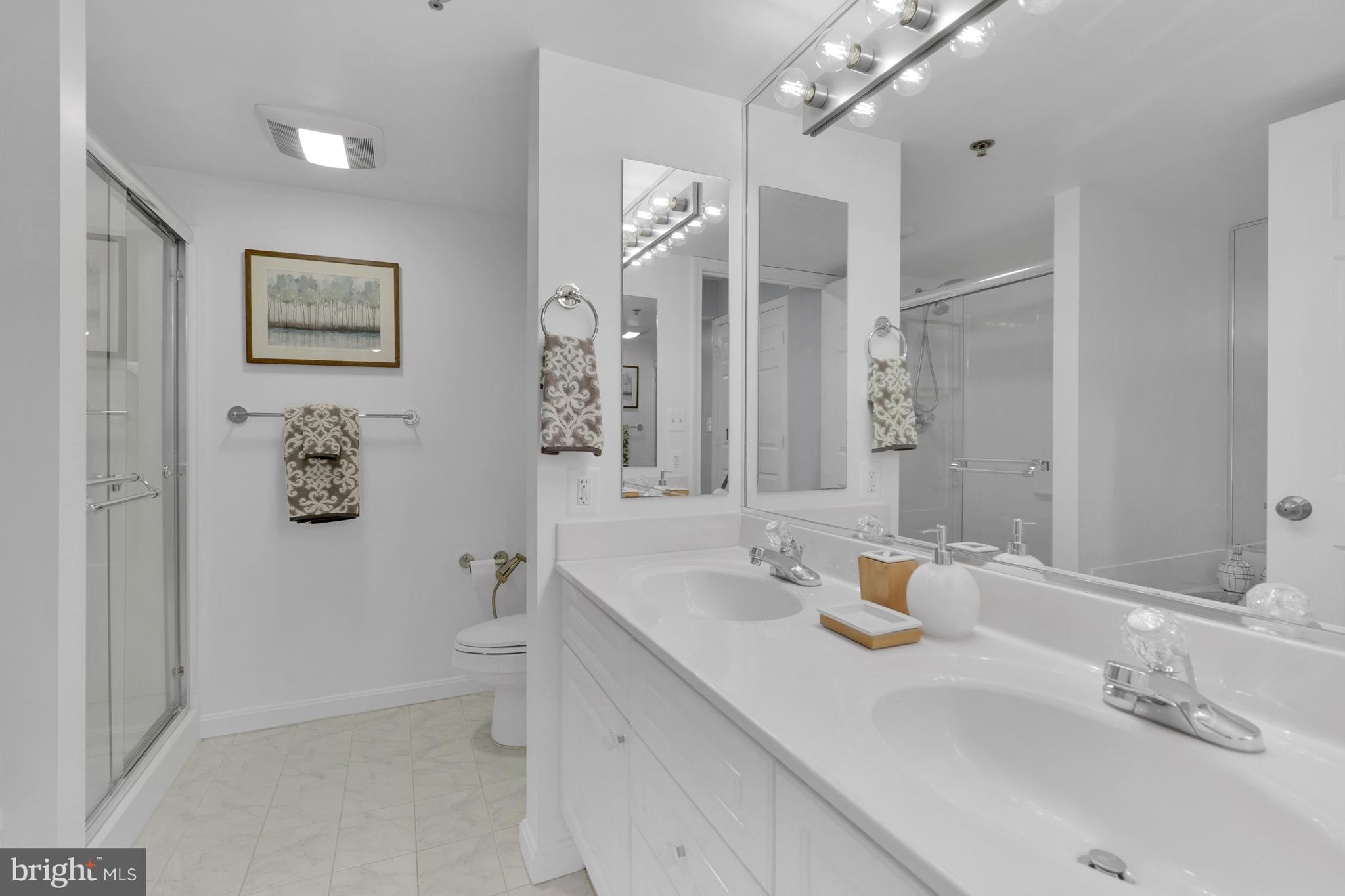 CARLYLE TOWERS CONDOMINIUM - Residential