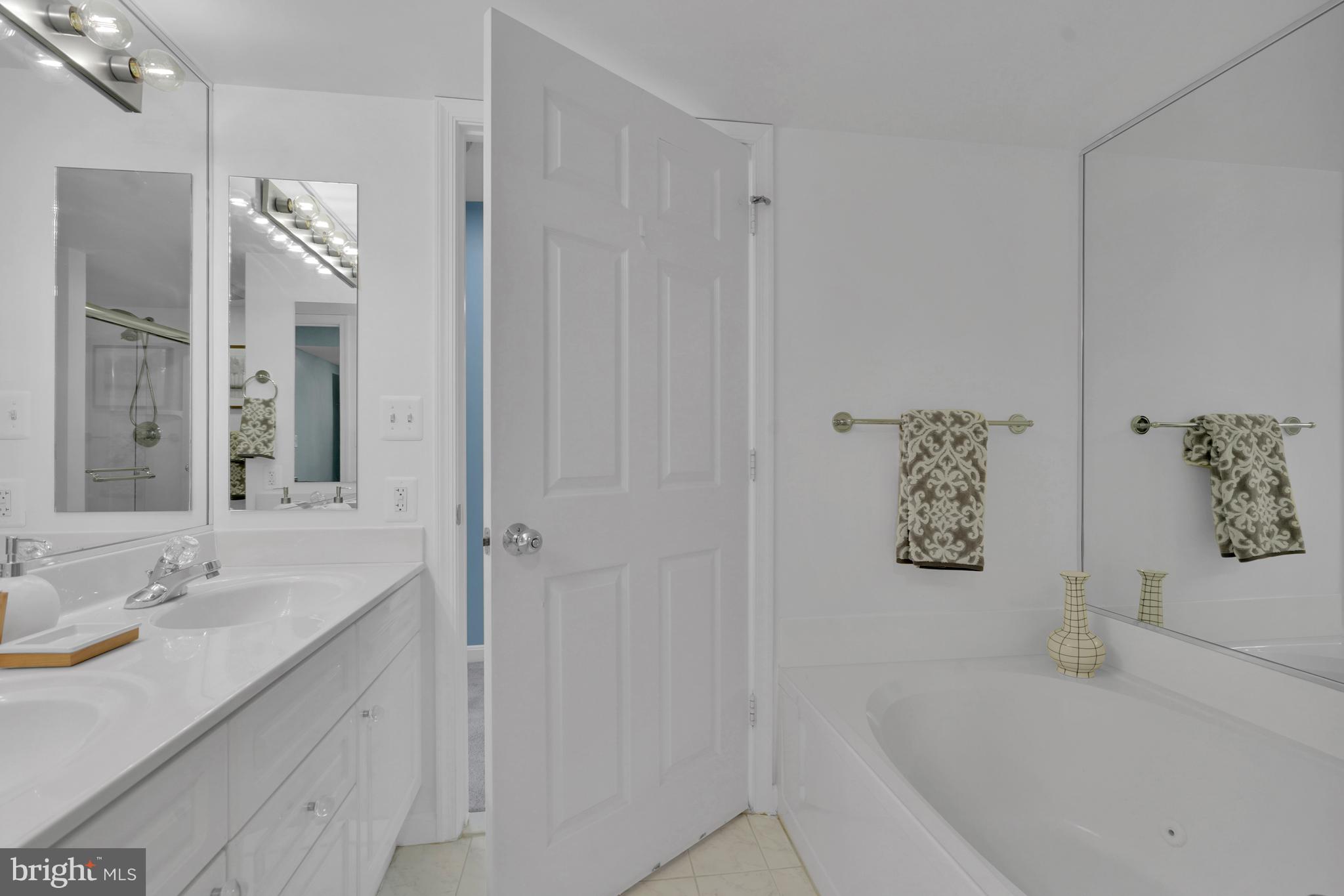 CARLYLE TOWERS CONDOMINIUM - Residential