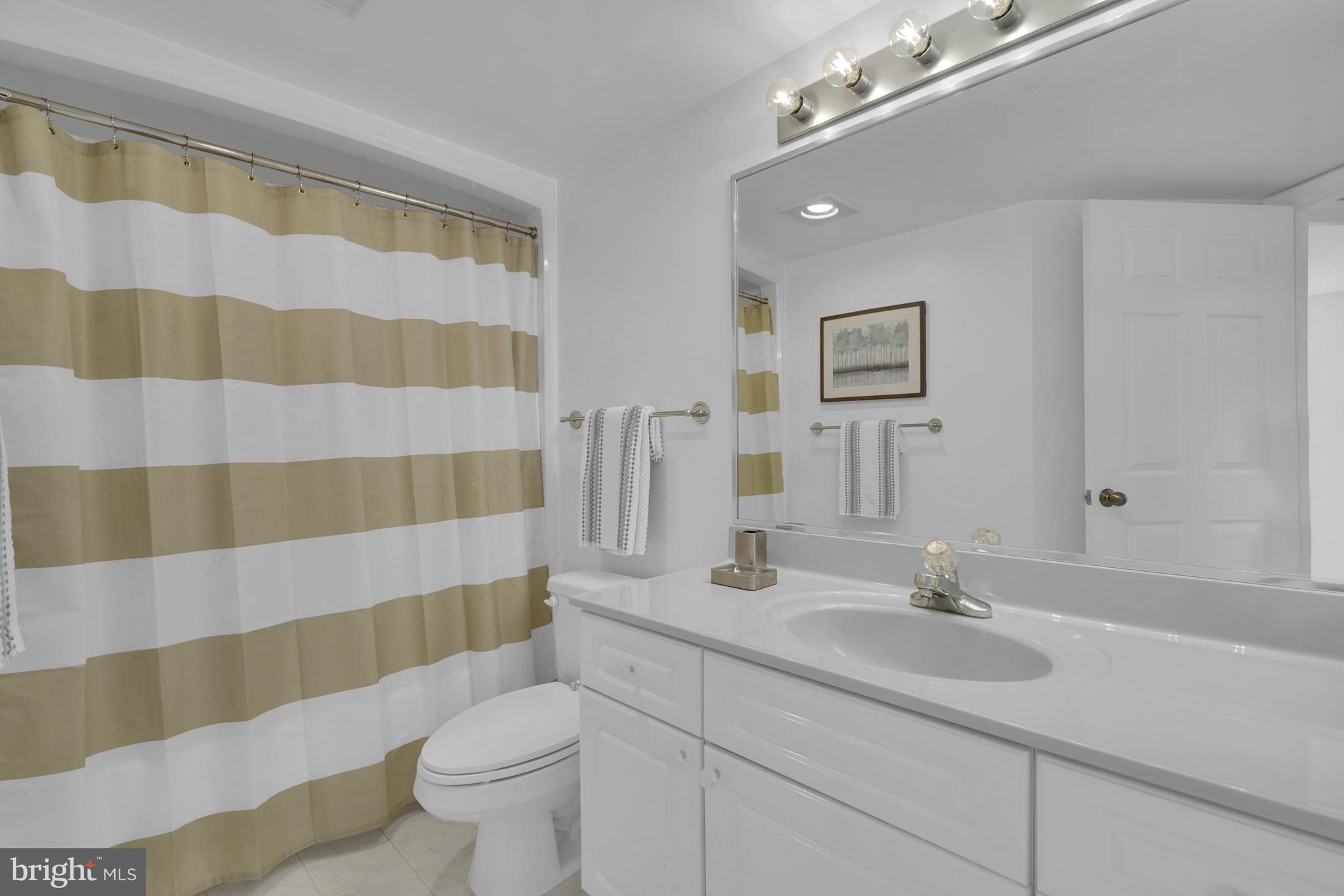 CARLYLE TOWERS CONDOMINIUM - Residential