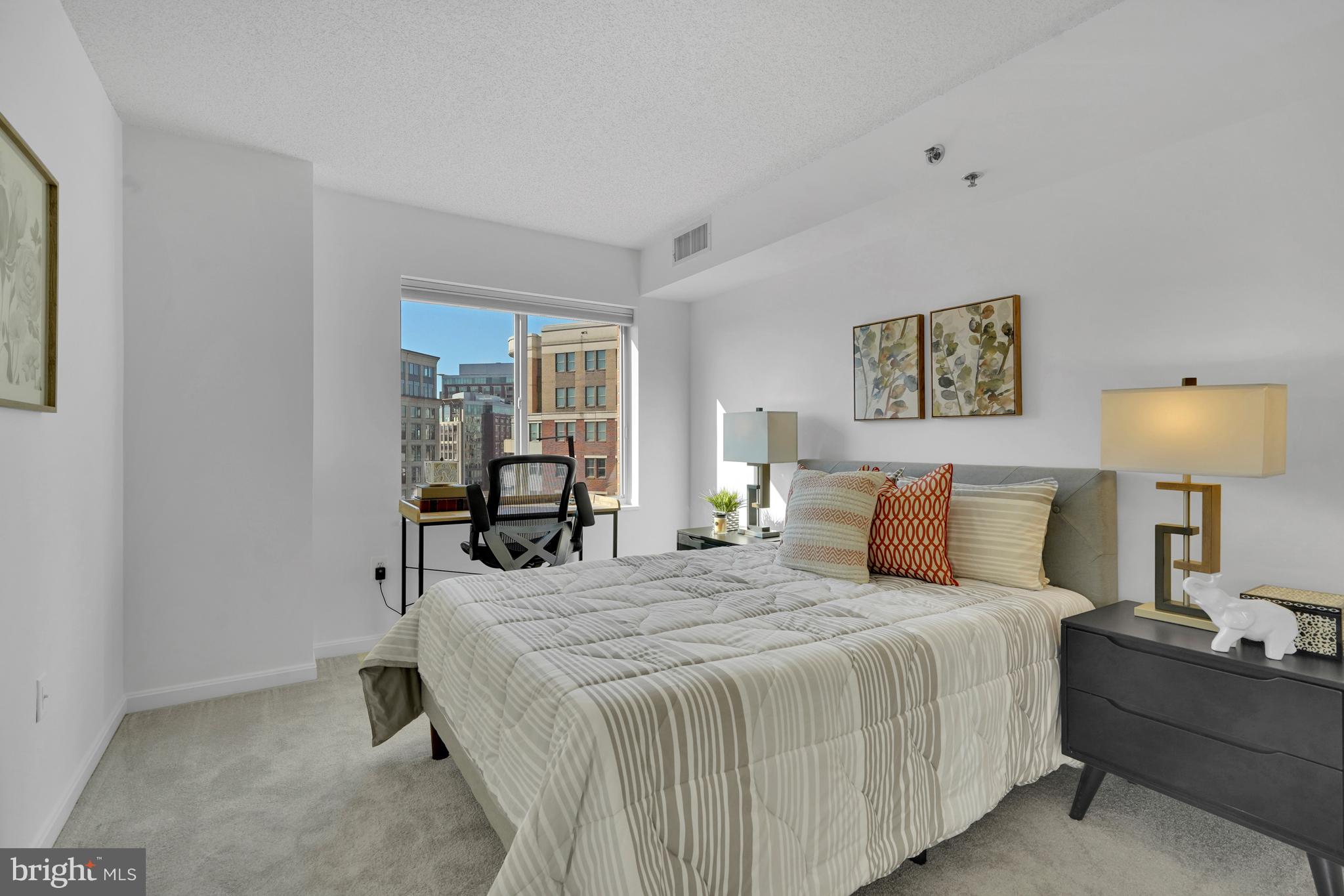 CARLYLE TOWERS CONDOMINIUM - Residential