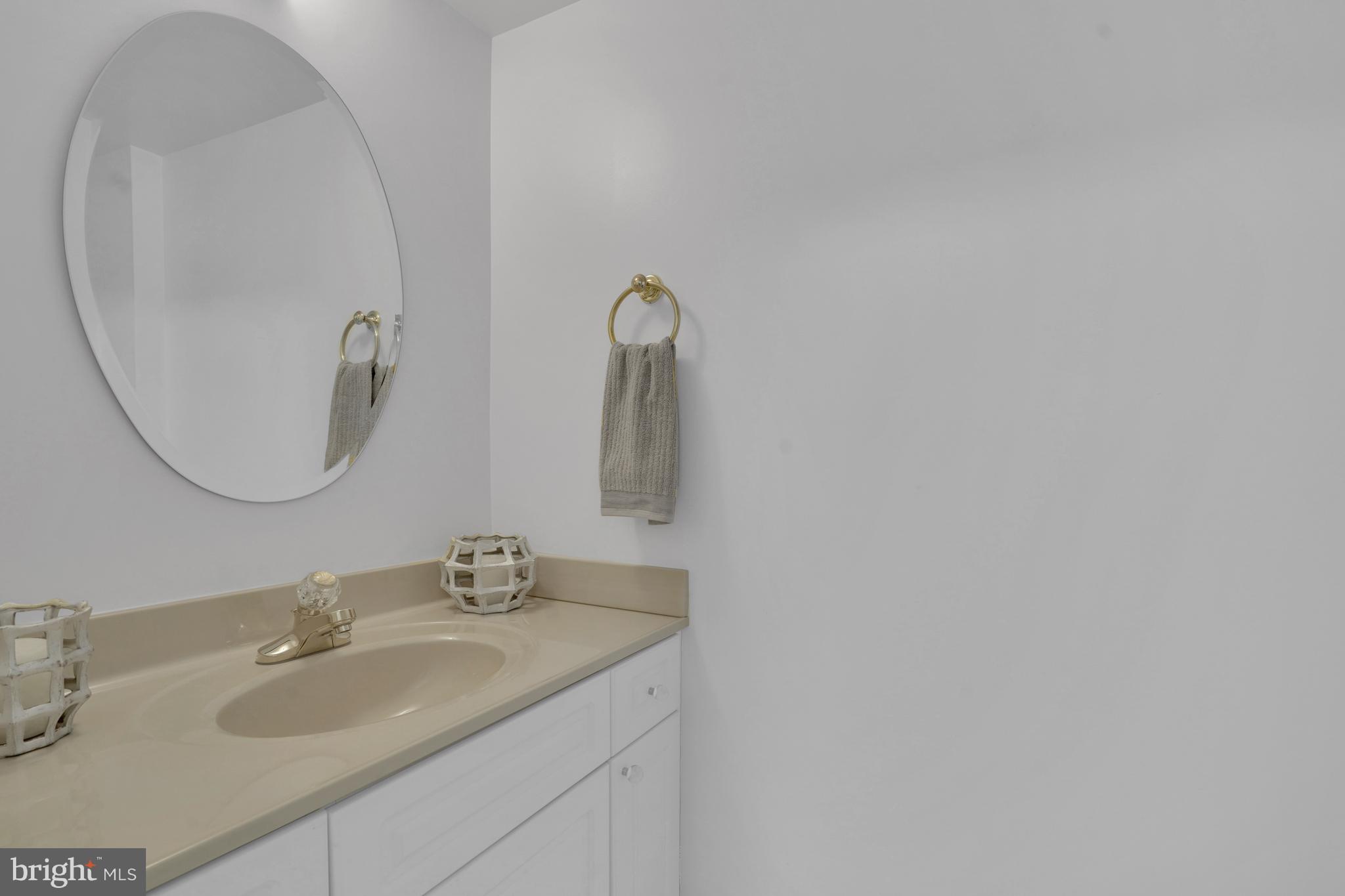 CARLYLE TOWERS CONDOMINIUM - Residential