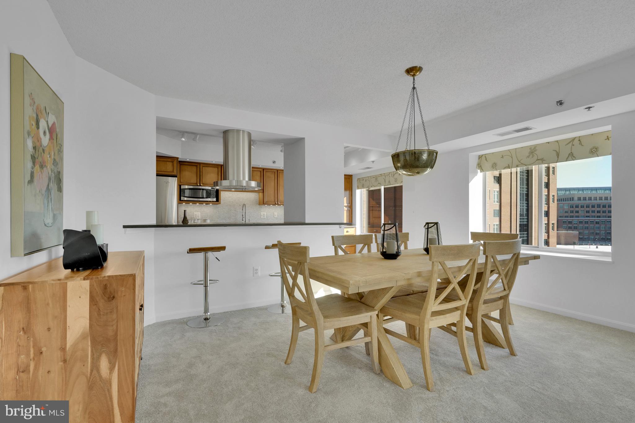 CARLYLE TOWERS CONDOMINIUM - Residential