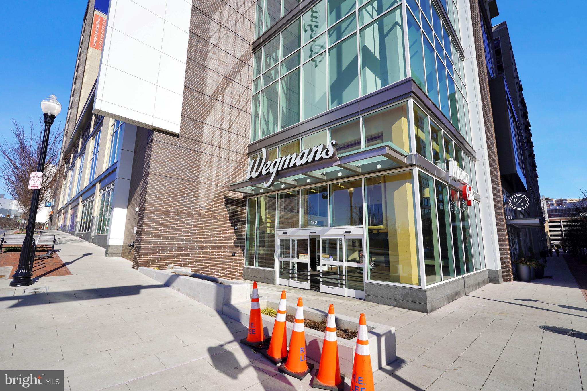 CARLYLE TOWERS CONDOMINIUM - Residential