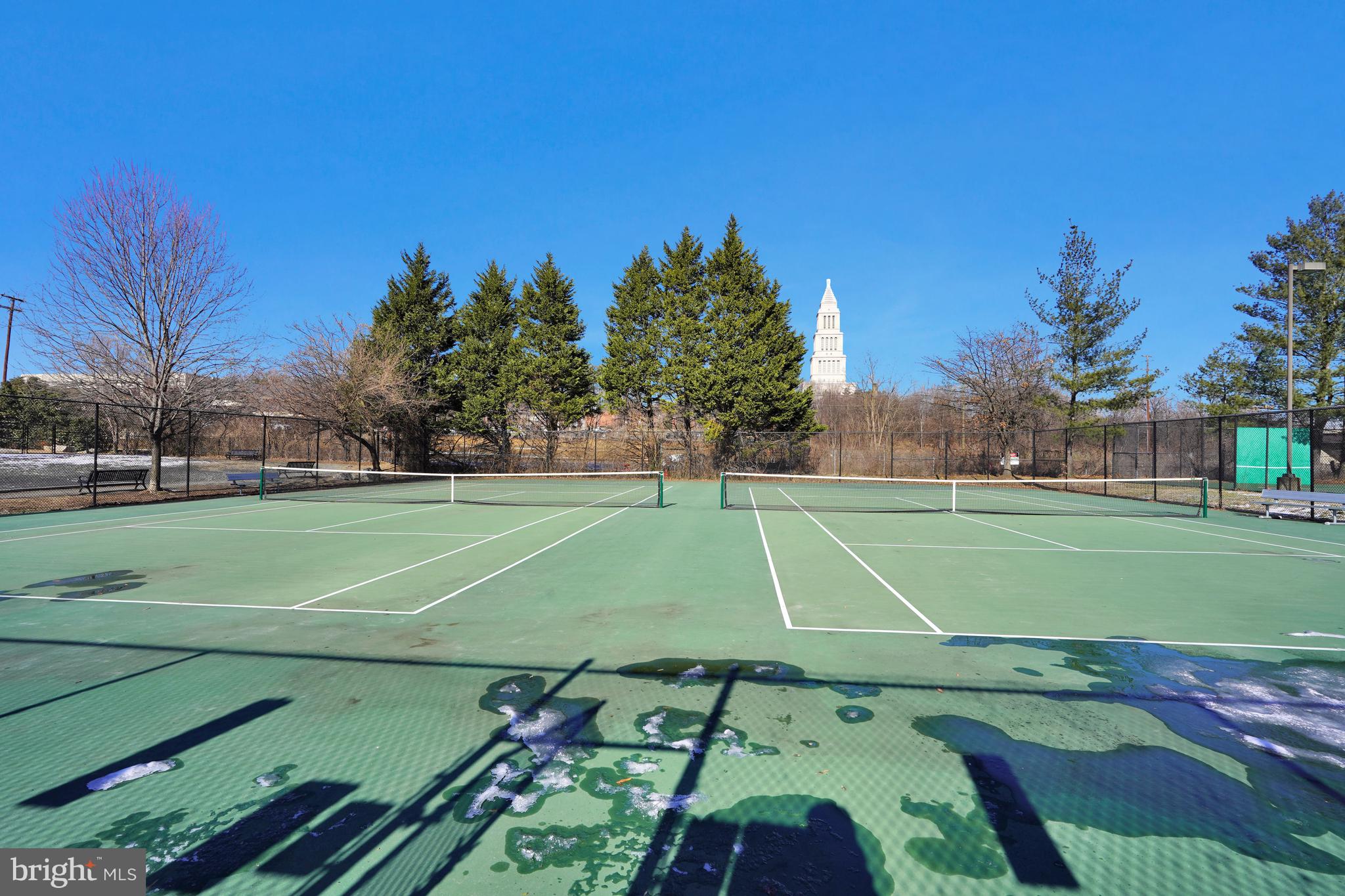 CARLYLE TOWERS CONDOMINIUM - Residential