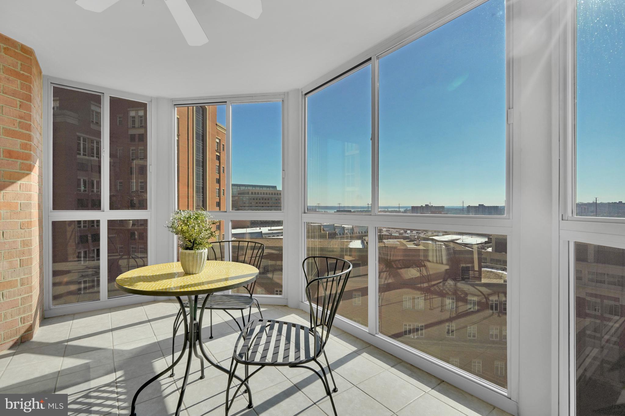 CARLYLE TOWERS CONDOMINIUM - Residential