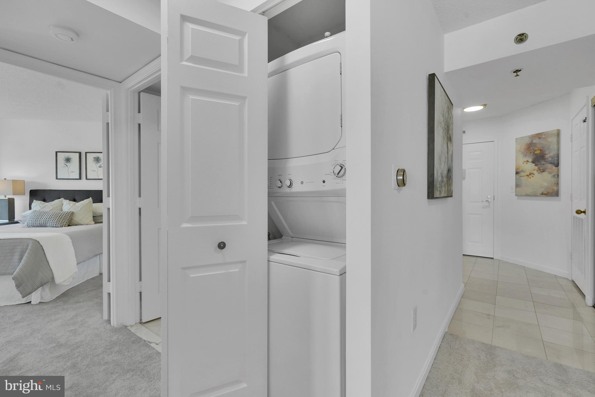 CARLYLE TOWERS CONDOMINIUM - Residential