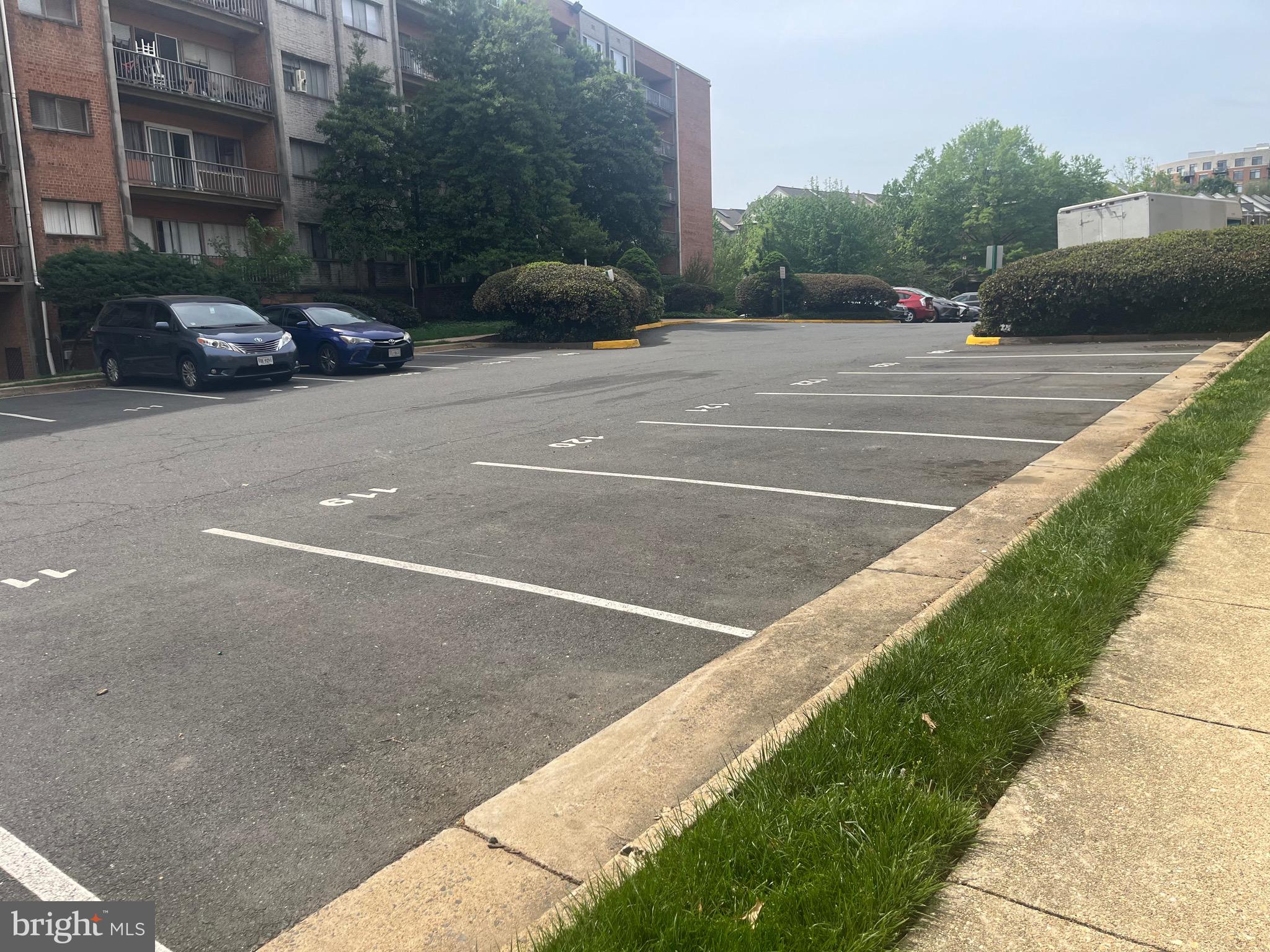 THE SEASONS - Residential