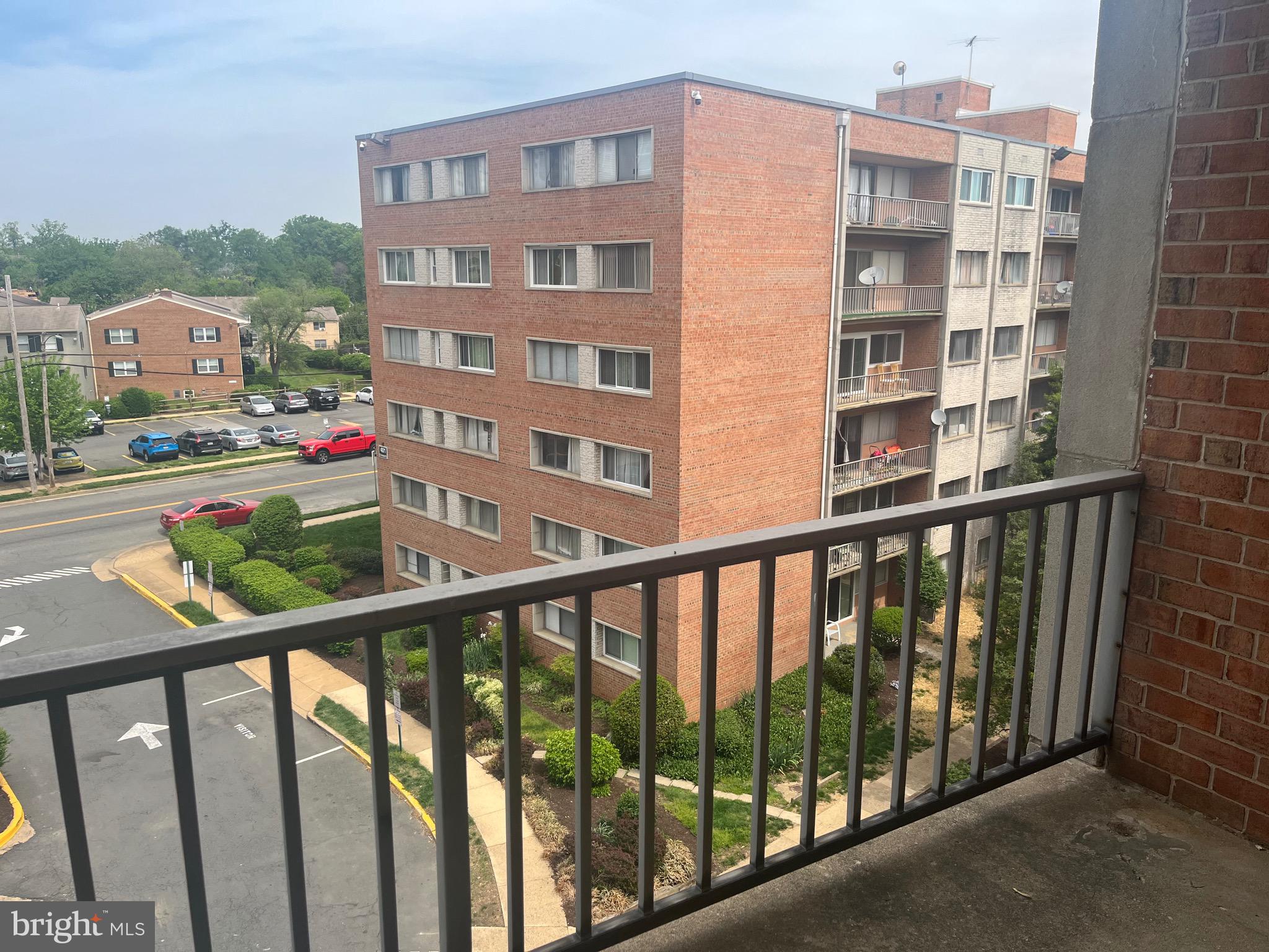 THE SEASONS - Residential