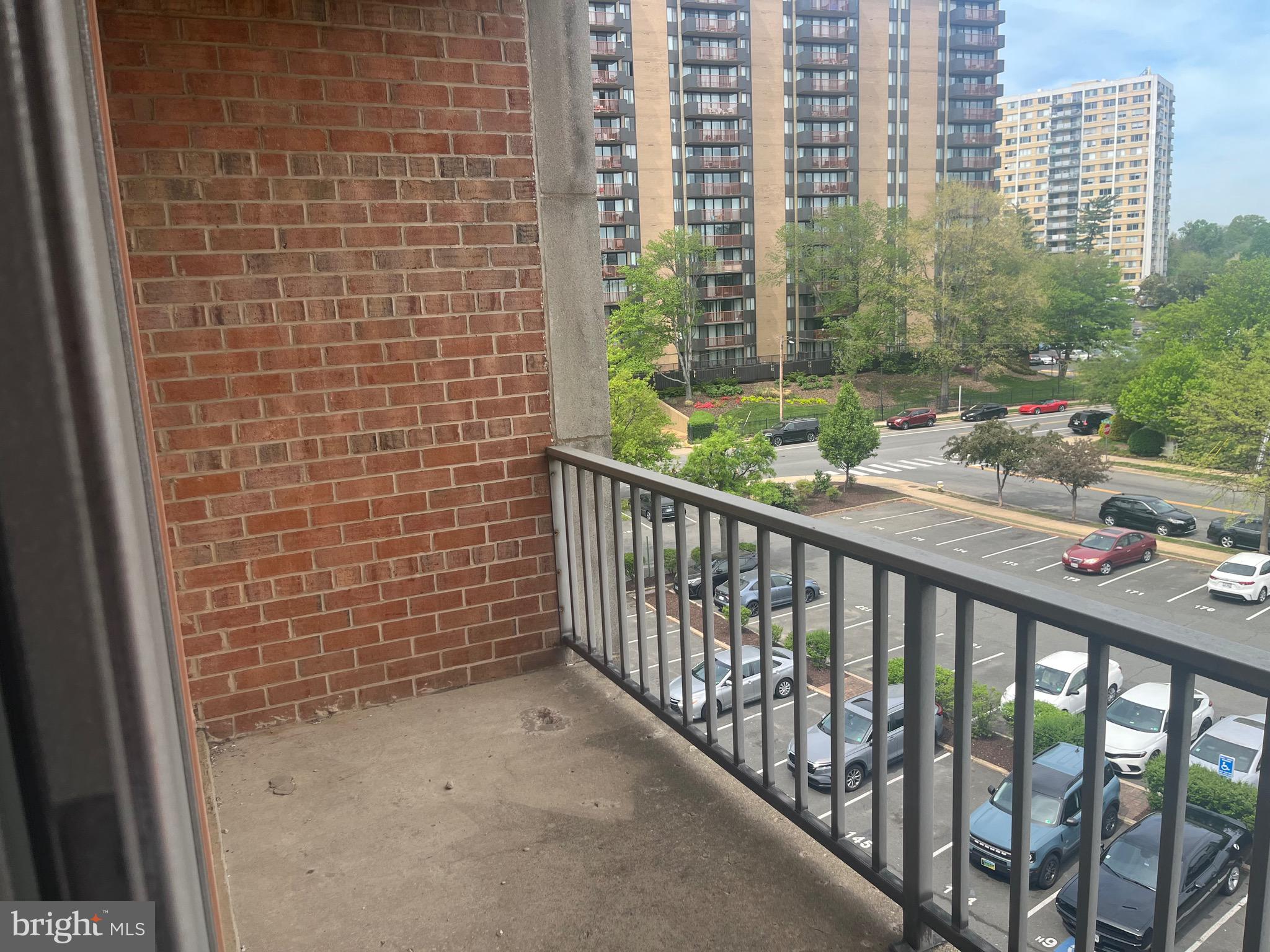 THE SEASONS - Residential