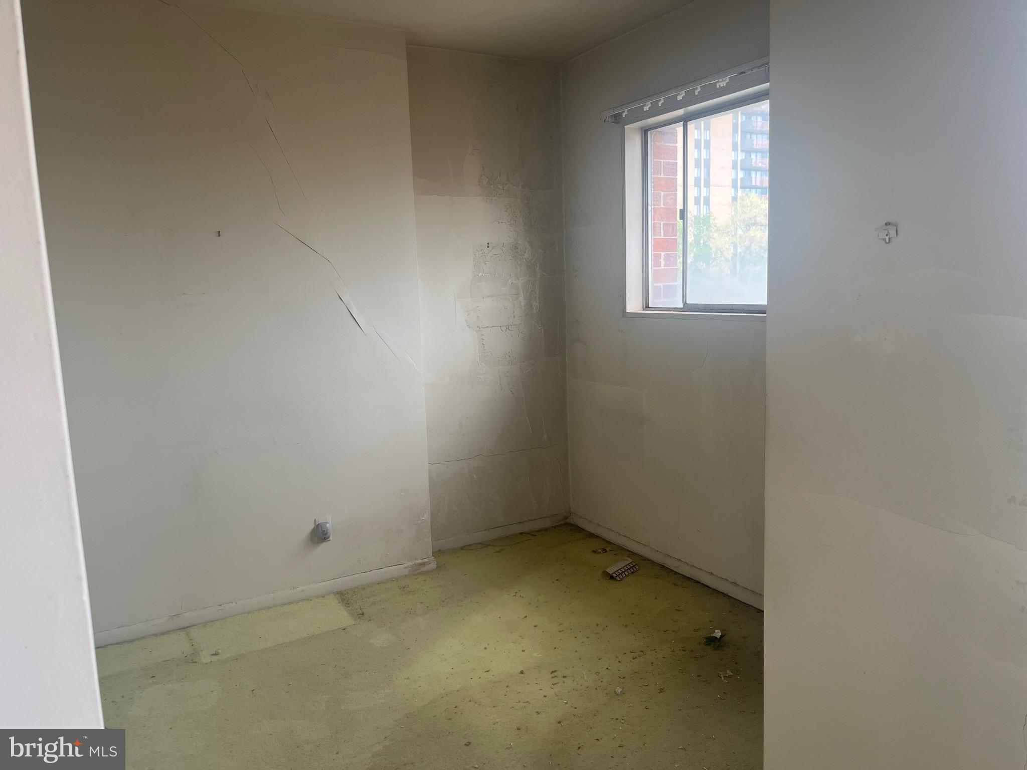 THE SEASONS - Residential