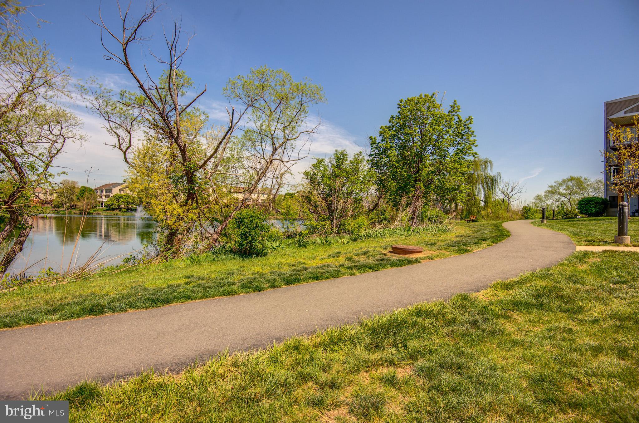 LAKESHORE CONDO - Residential