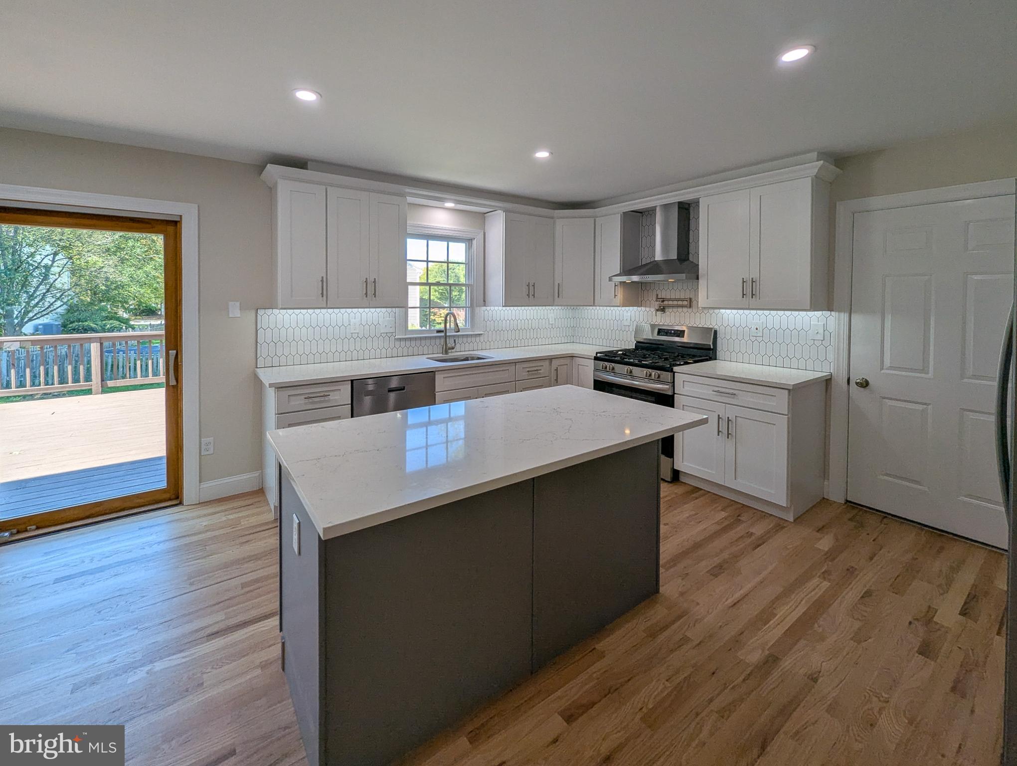 CHARLESTOWNE - Residential