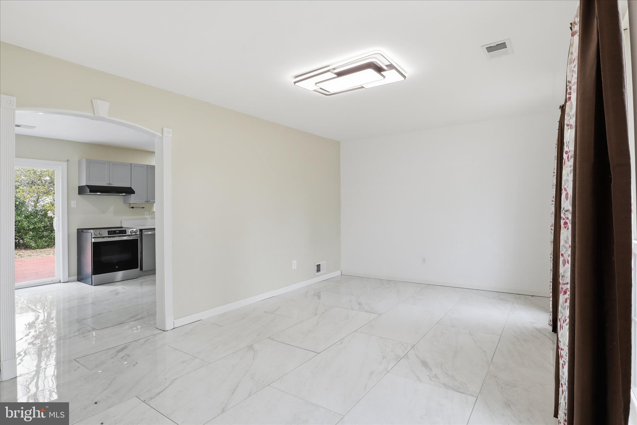 ST CHARLES HUNTINGTON - Residential Lease