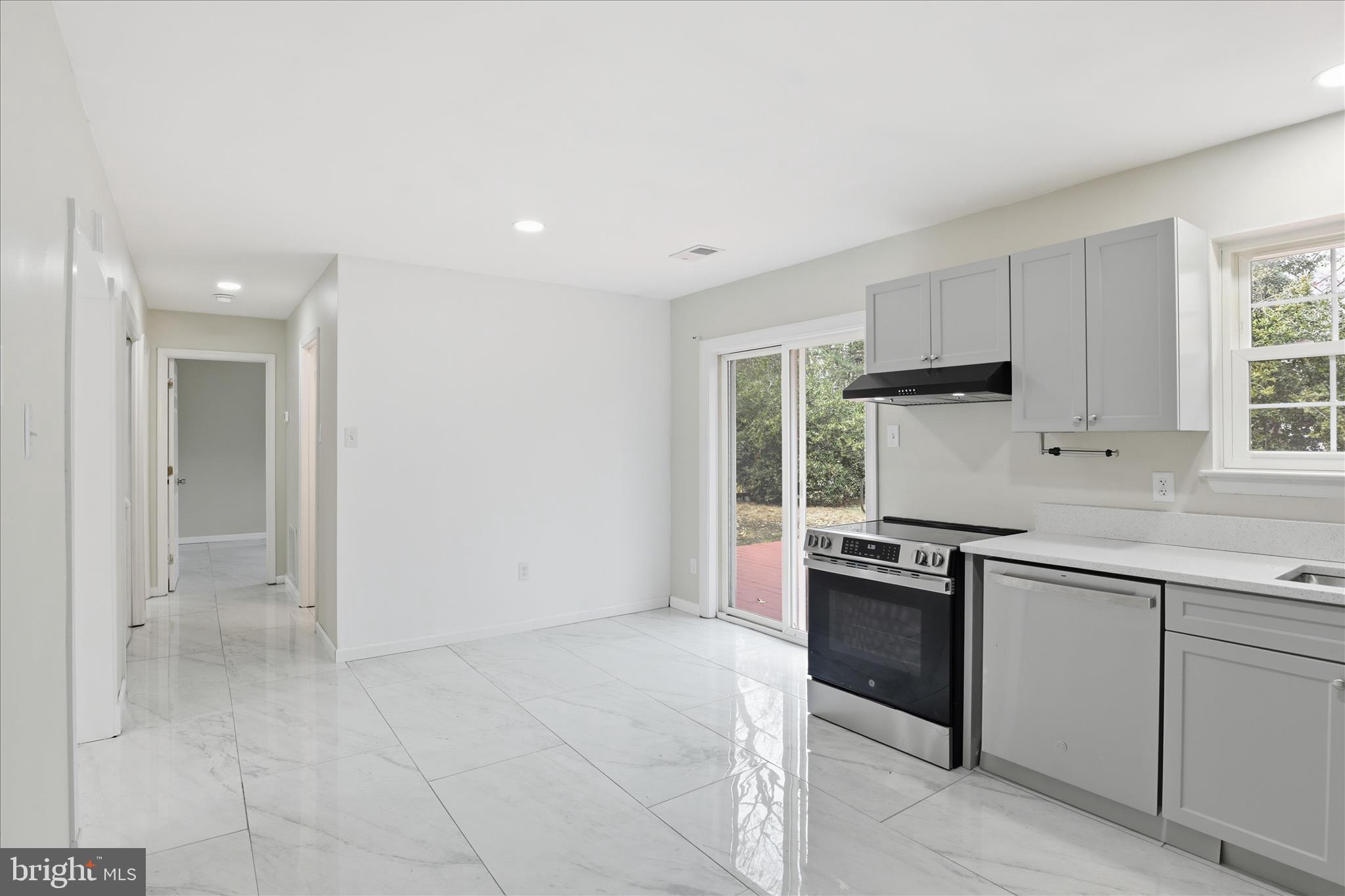 ST CHARLES HUNTINGTON - Residential Lease