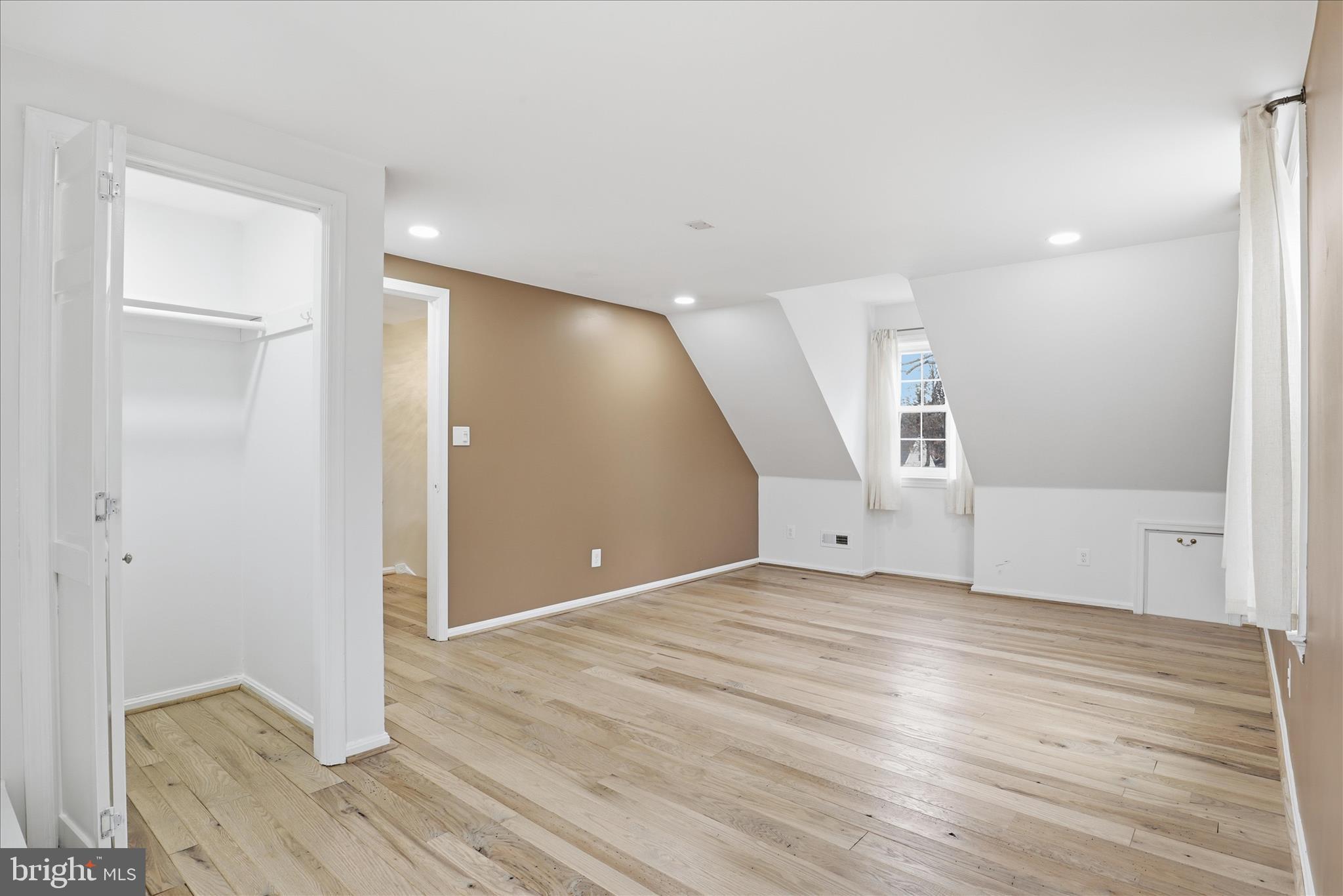 ST CHARLES HUNTINGTON - Residential Lease