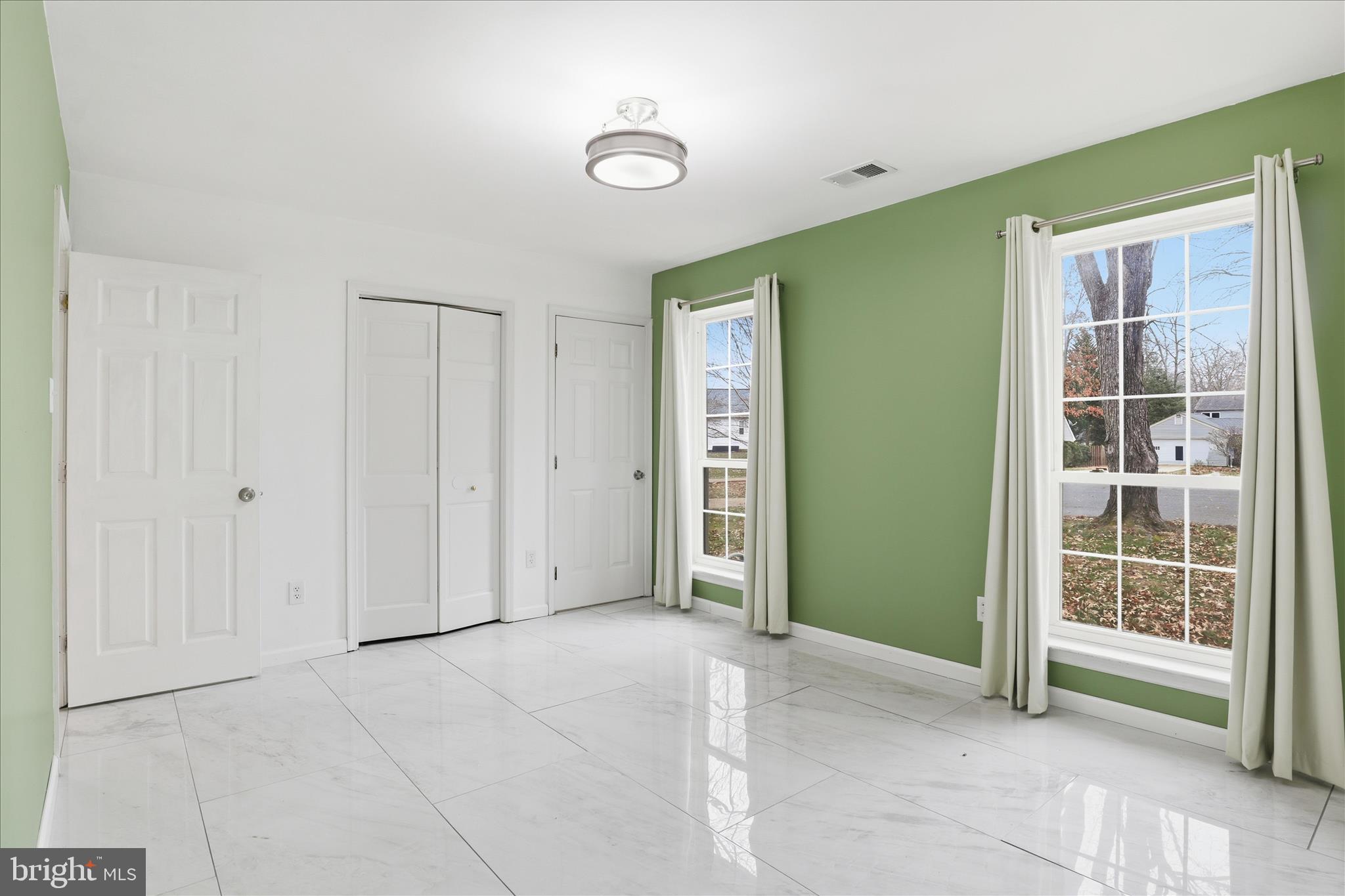 ST CHARLES HUNTINGTON - Residential Lease