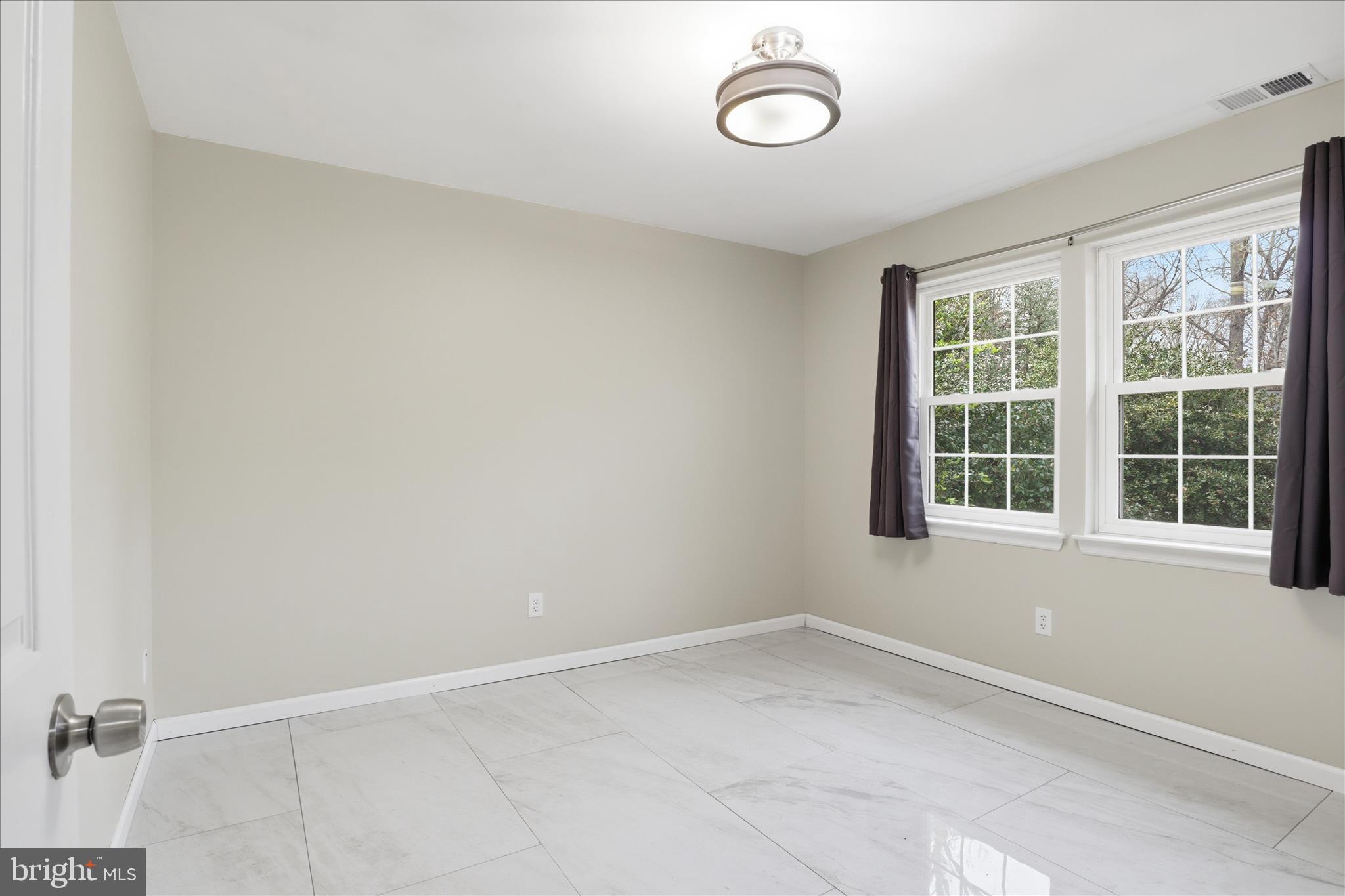 ST CHARLES HUNTINGTON - Residential Lease