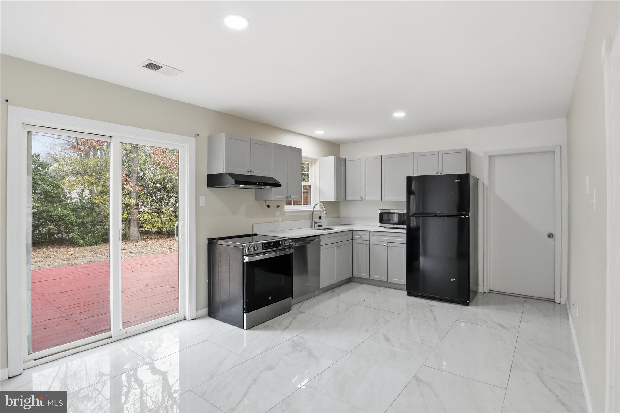 ST CHARLES HUNTINGTON - Residential Lease