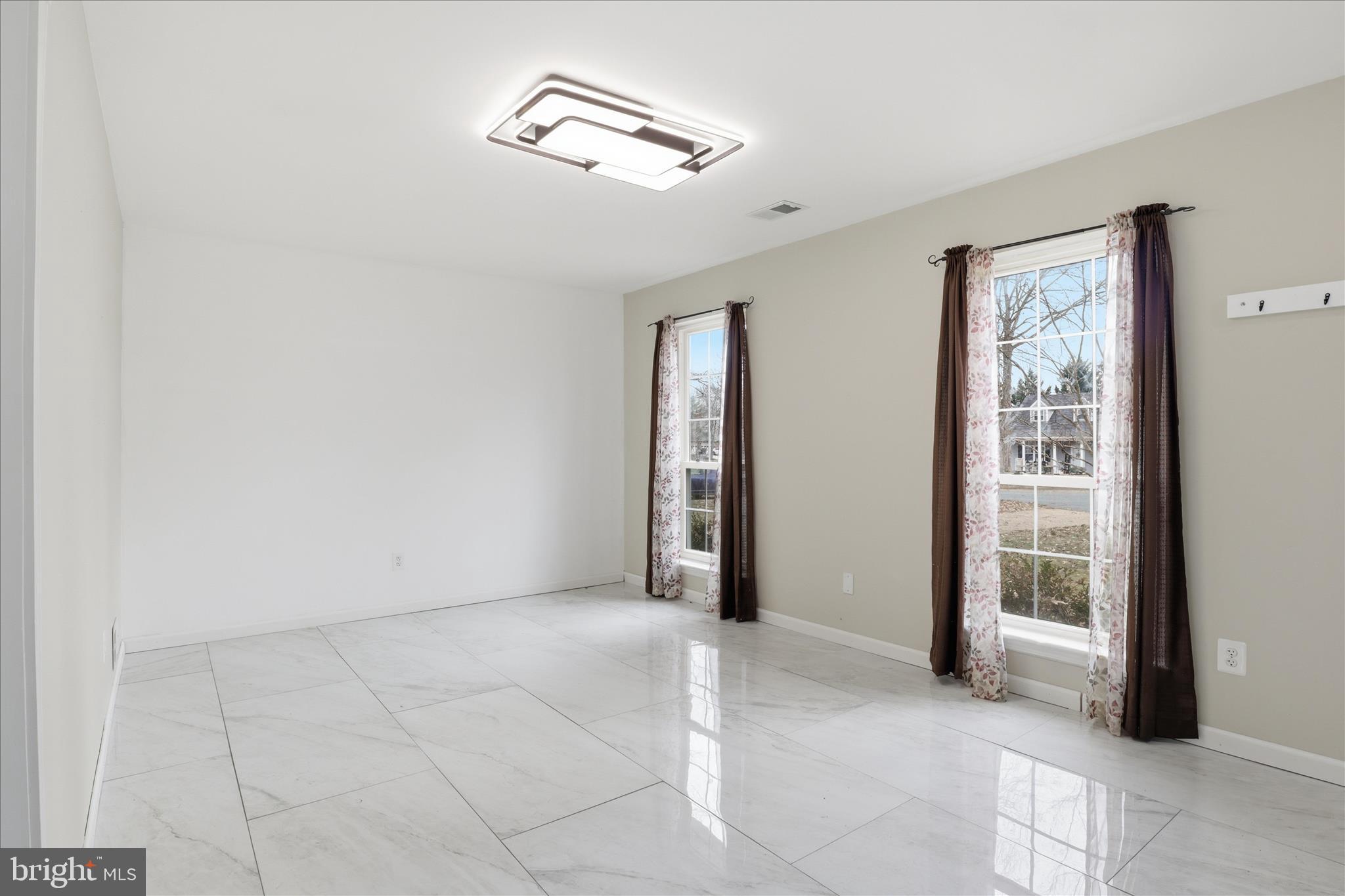 ST CHARLES HUNTINGTON - Residential Lease