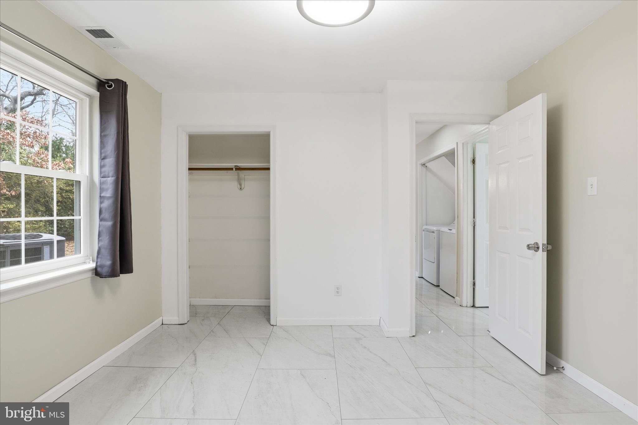 ST CHARLES HUNTINGTON - Residential Lease