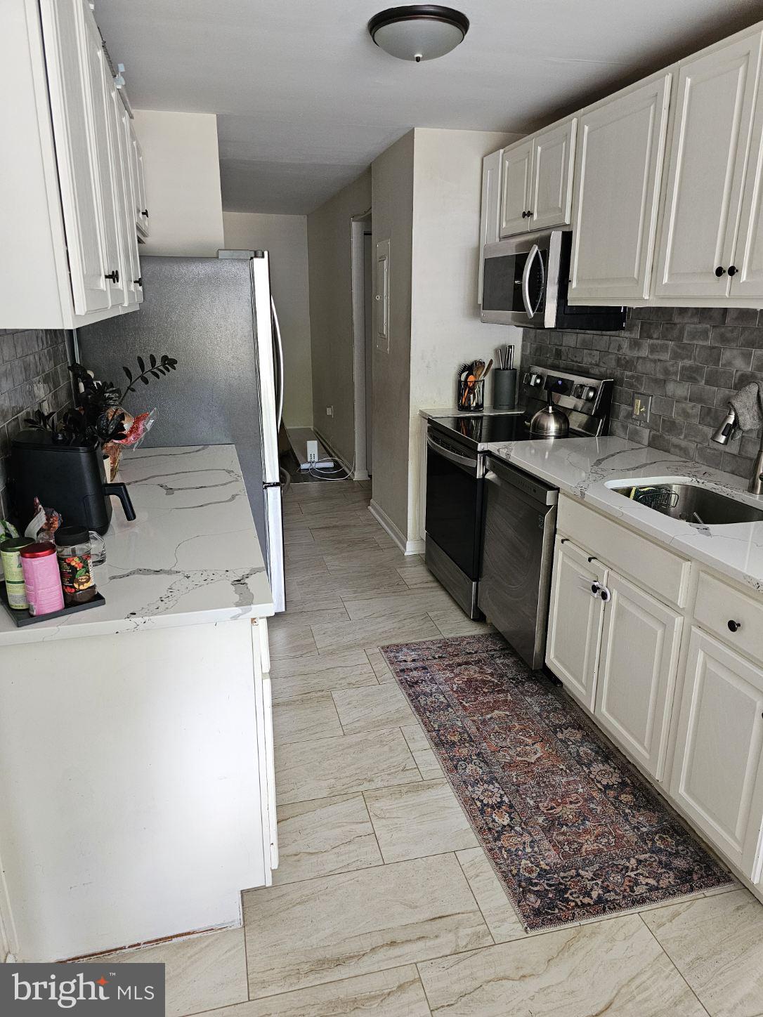 458 GIRARD STREET 390