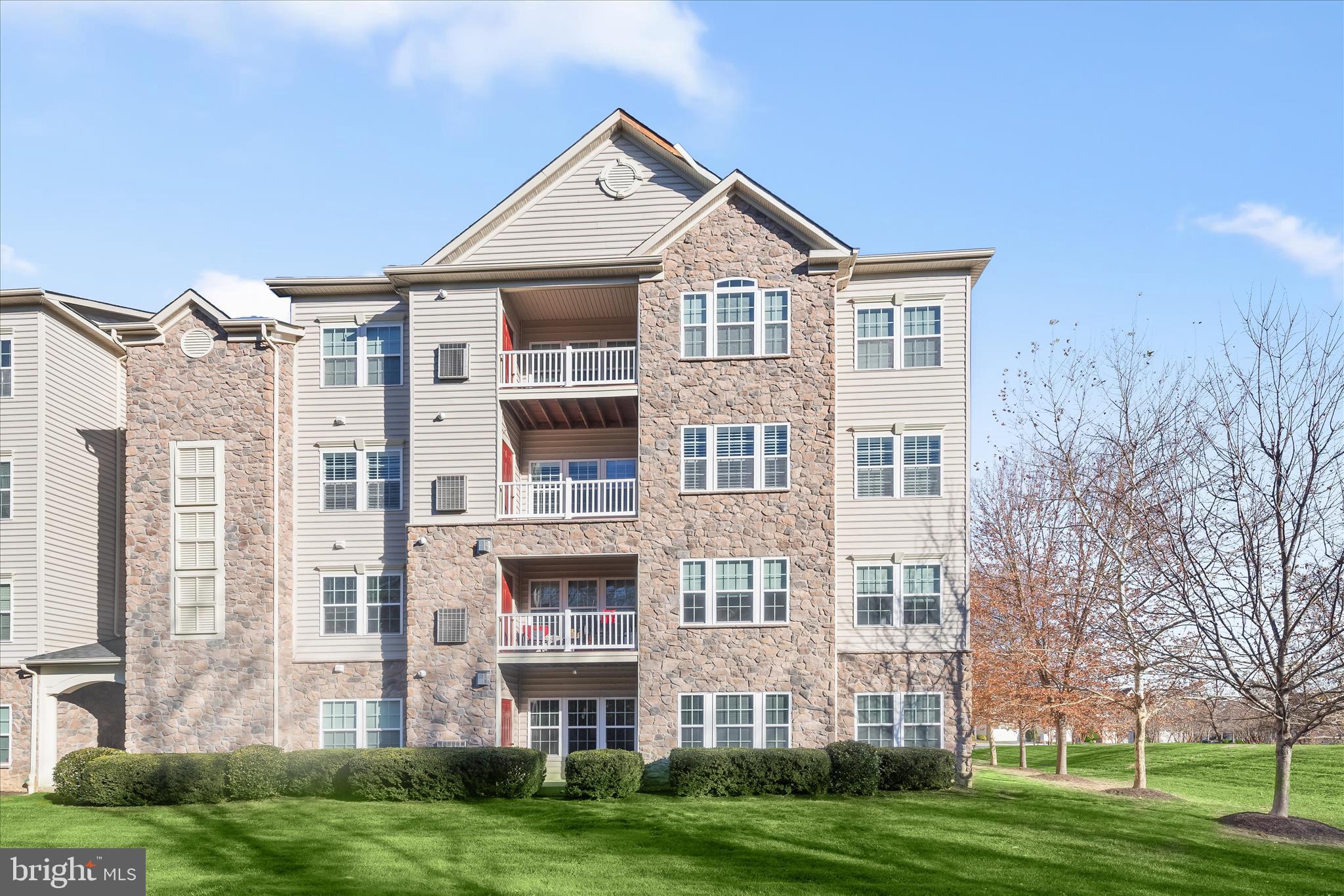 COURTYARDS AT WAVERLY WOODS - Residential